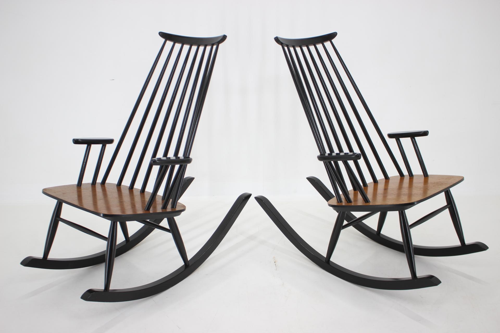 Milieu du XXe siècle Paire de chaises à bascule en hêtre Varjosen Puunjalostus des années 1960, Finlande en vente