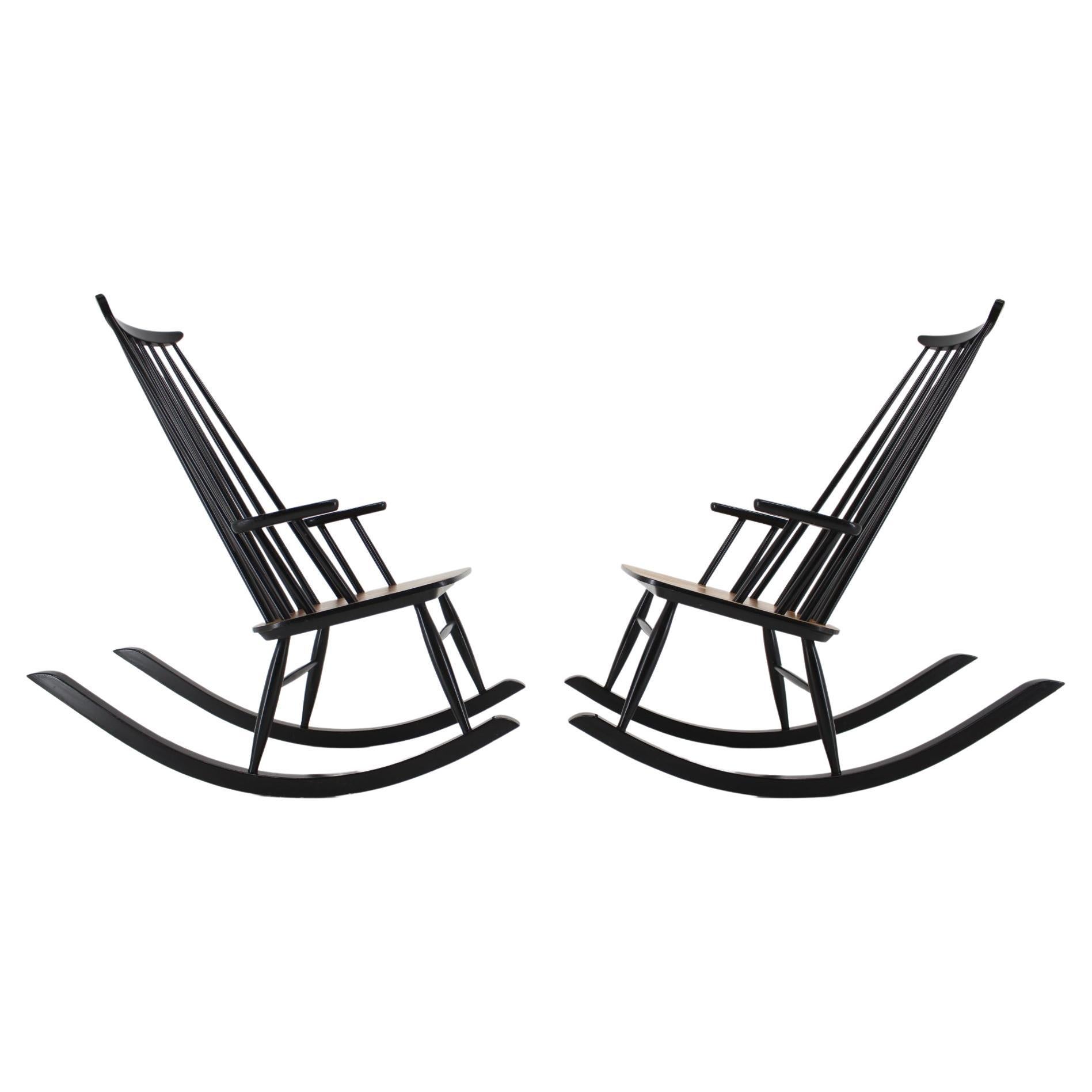 Paire de chaises à bascule en hêtre Varjosen Puunjalostus des années 1960, Finlande