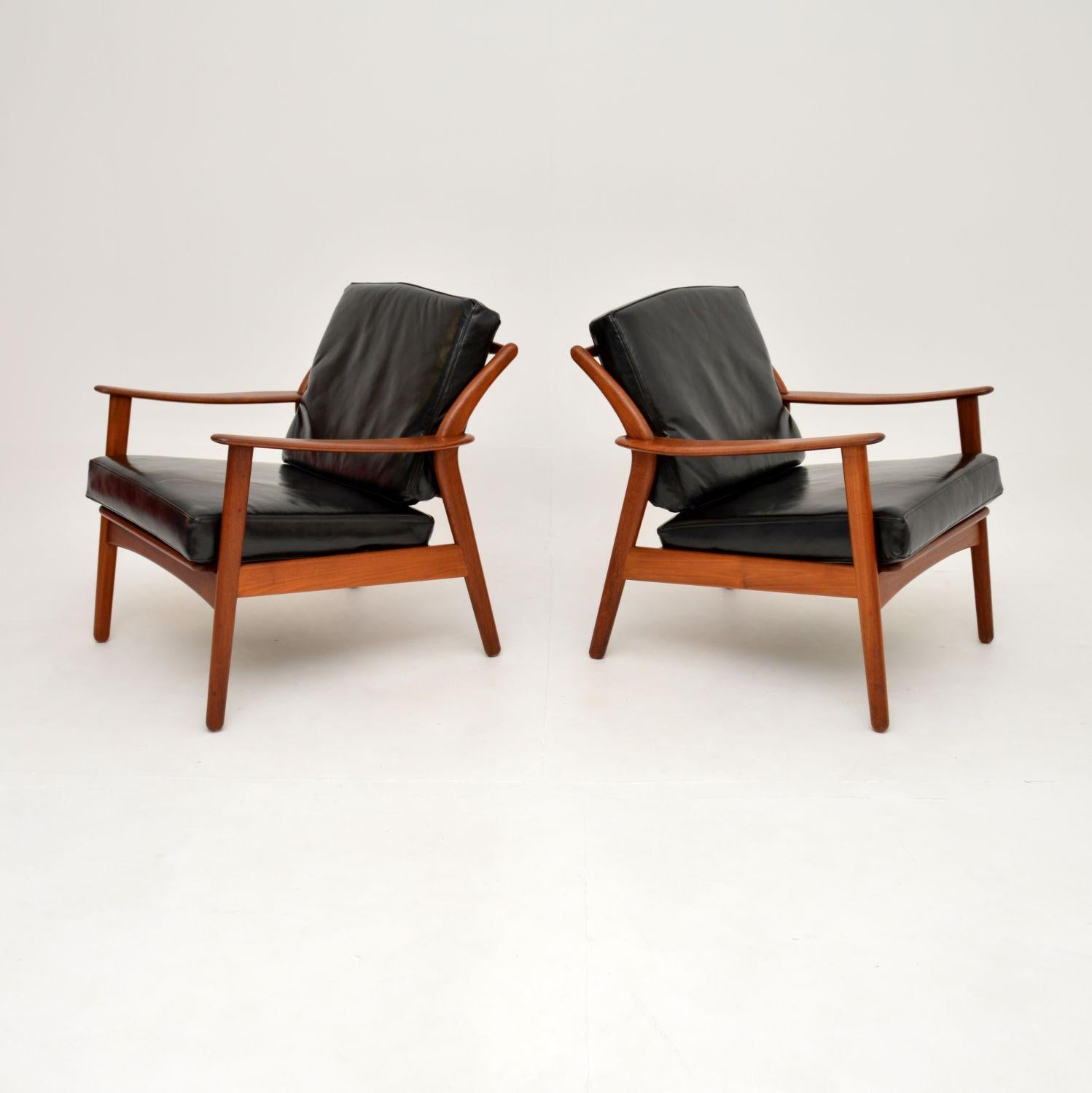 Mid-Century Modern Paire de fauteuils vintage en teck danois des années 1960 par Niels Koefoed en vente