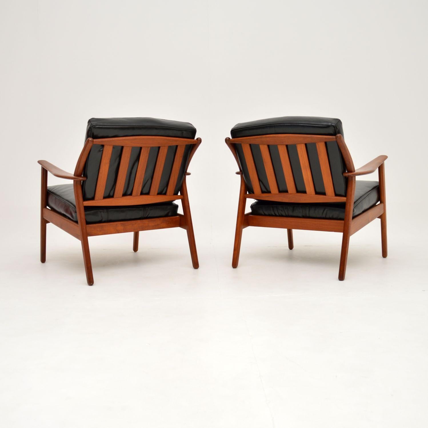 Danois Paire de fauteuils vintage en teck danois des années 1960 par Niels Koefoed en vente