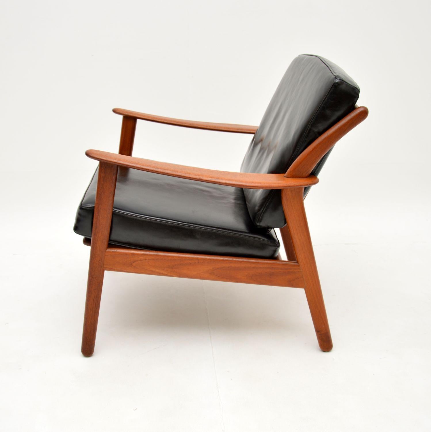 Milieu du XXe siècle Paire de fauteuils vintage en teck danois des années 1960 par Niels Koefoed en vente