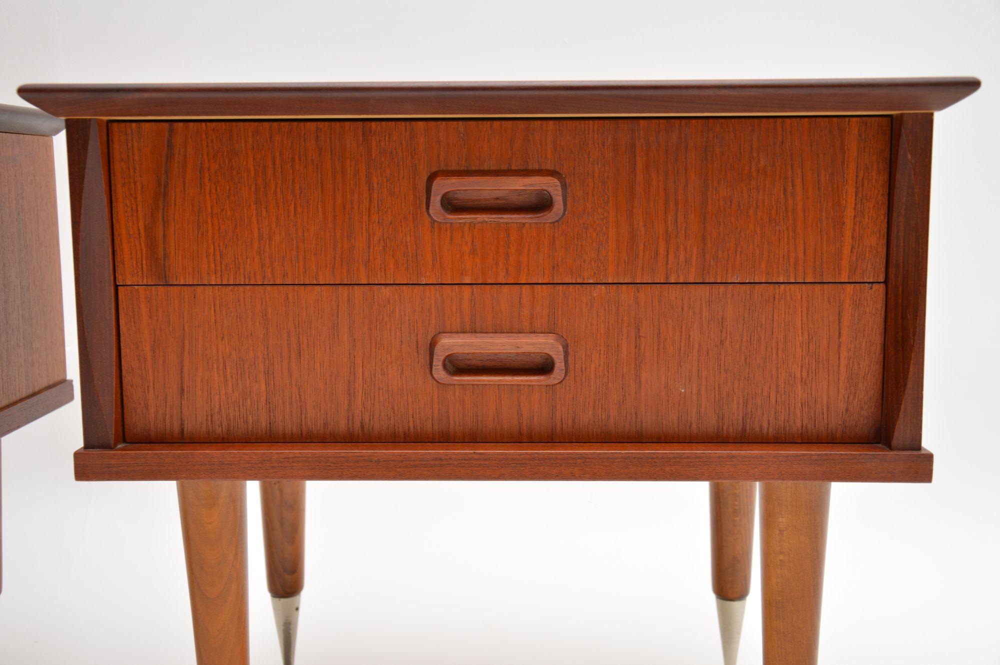 1960s Pair of Vintage Danish Teak Bedside Chests In Good Condition In London, GB