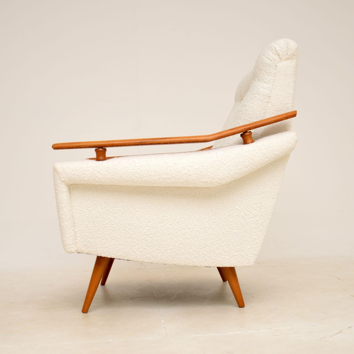 Milieu du XXe siècle 1960s Paire de fauteuils en orme français vintage en vente