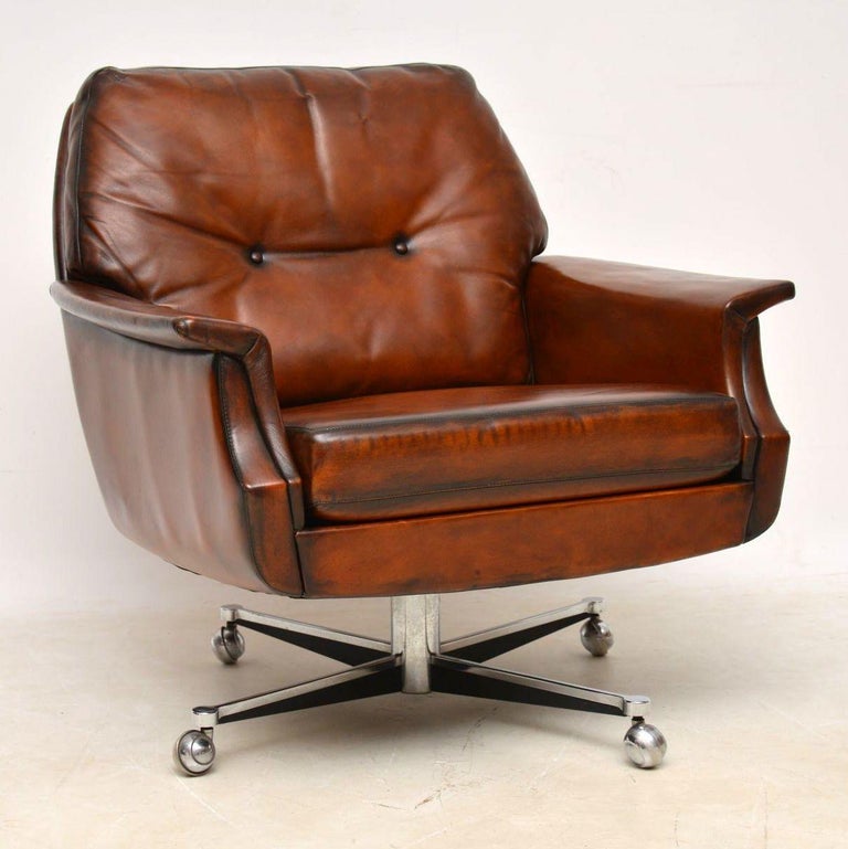 1960s Pair of Vintage Leather and Chrome Swivel Armchairs at 1stDibs