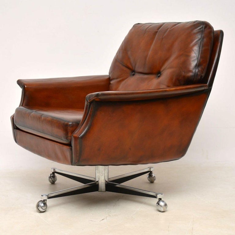 1960s Pair of Vintage Leather and Chrome Swivel Armchairs at 1stDibs