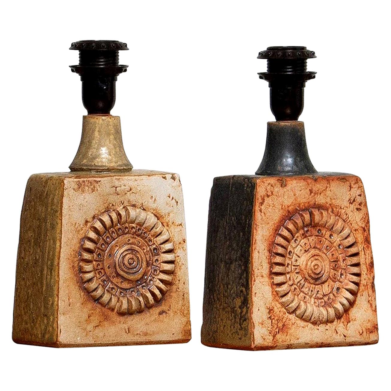 Set of two terracotta pottery table lamps by Bernard Rooke England in the 1960s.
Technically 100% suits 110 volts and 230 volts. Bulb size E28 /E27
Both are in excellent condition.
 