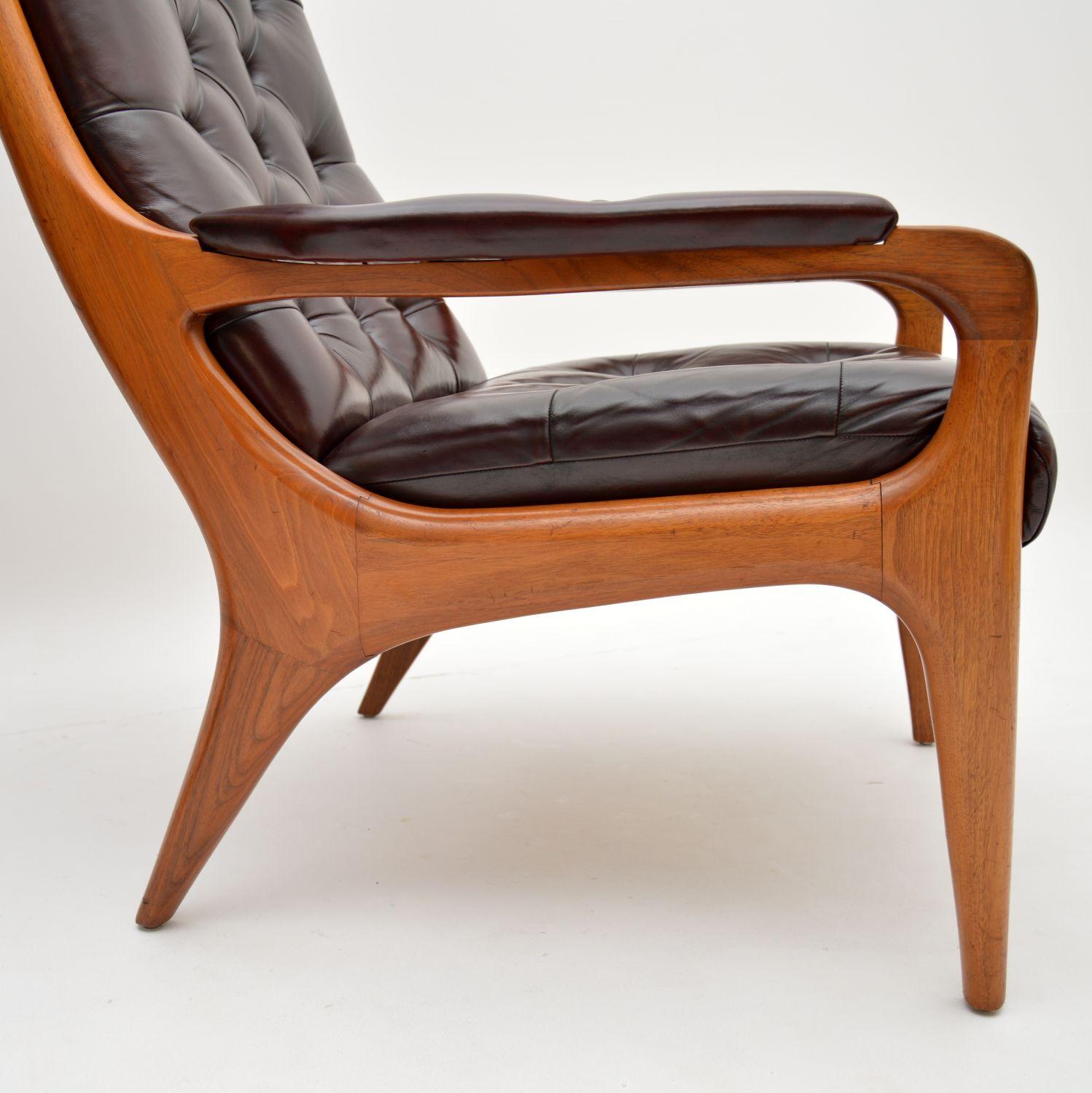 1960’s Pair of Vintage Walnut & Leather Armchairs by Howard Keith For Sale 2