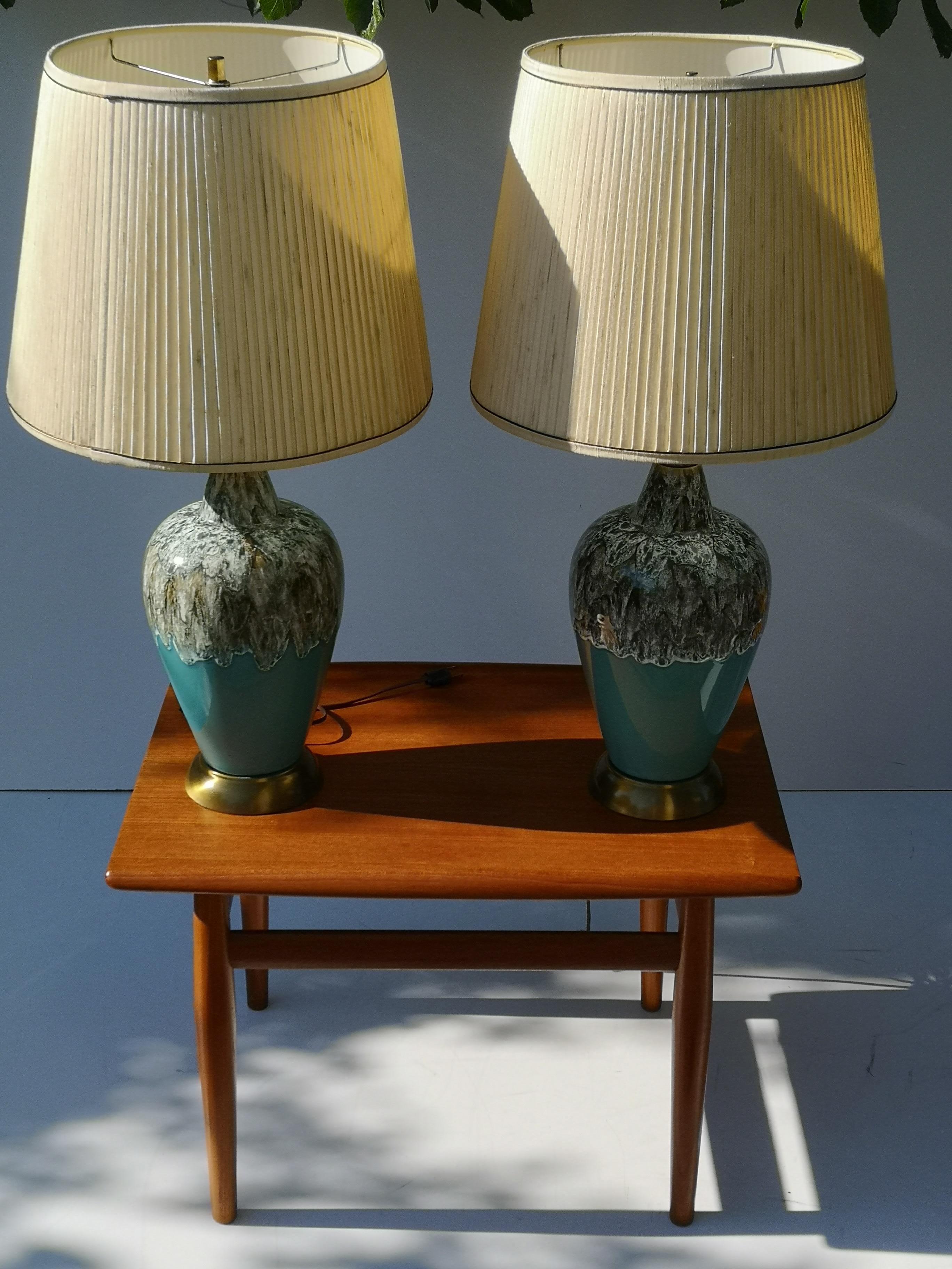 1960s Pair of Walnut and Turquoise Ceramic Drip Glaze Table Lamps For Sale 5
