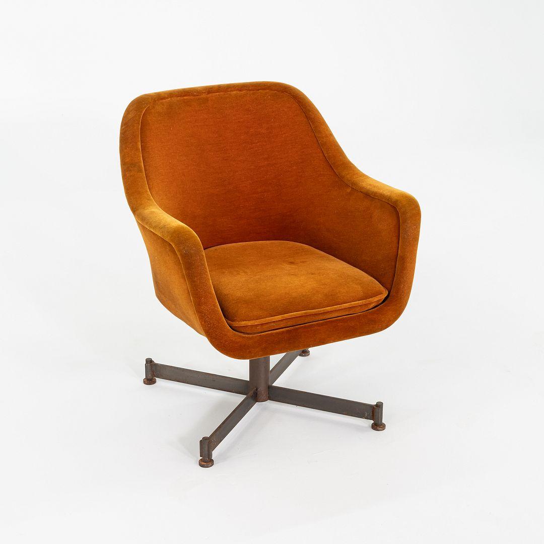 Coppia di poltrone con paraurti Ward Bennett per Brickel Associates degli anni '60 in vendita 1