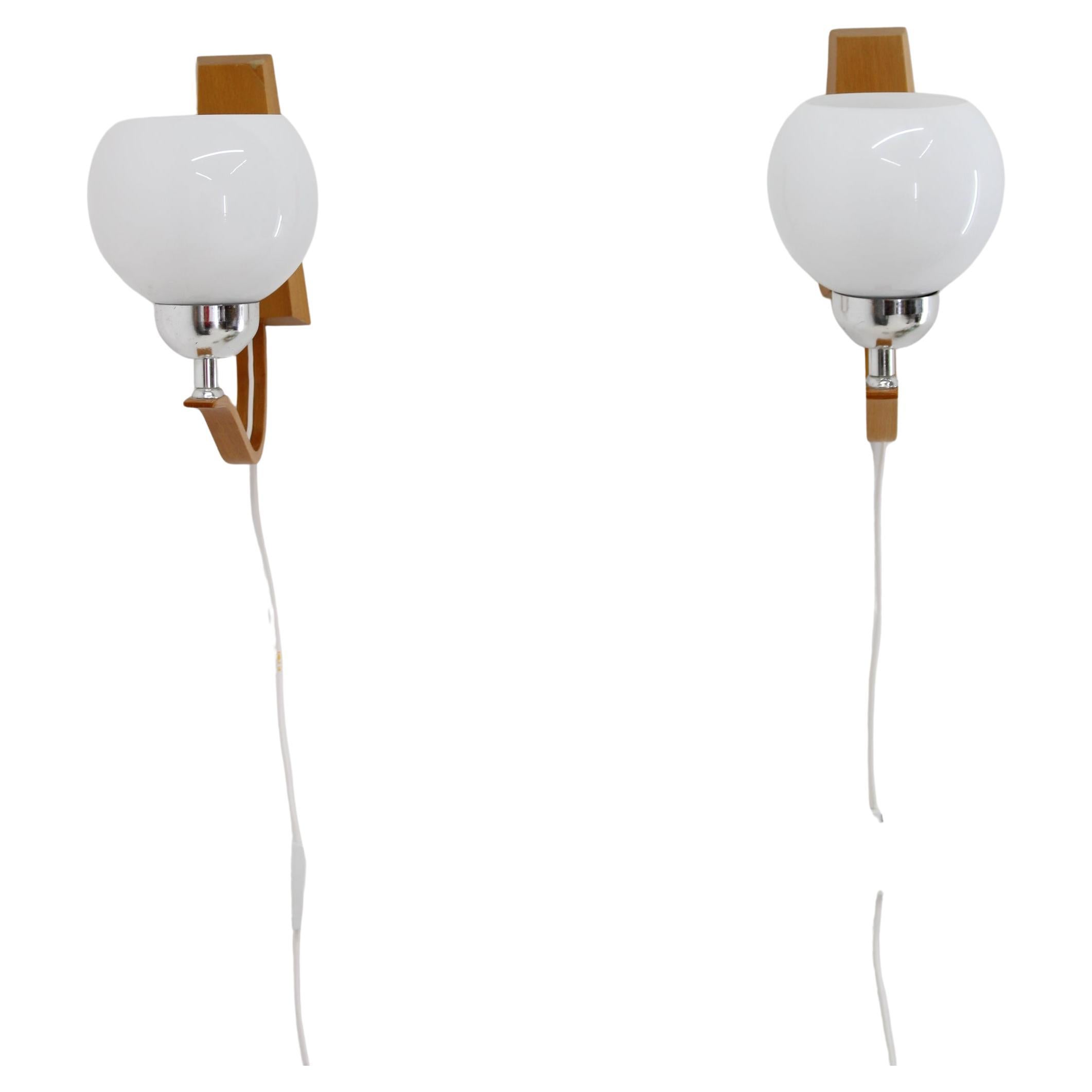 - Nettoyé, poli et recâblé 
- Bon état d'origine avec des signes mineurs d'utilisation 
- 1x, E26-E27 ampoule 
- Compatible avec le câblage américain