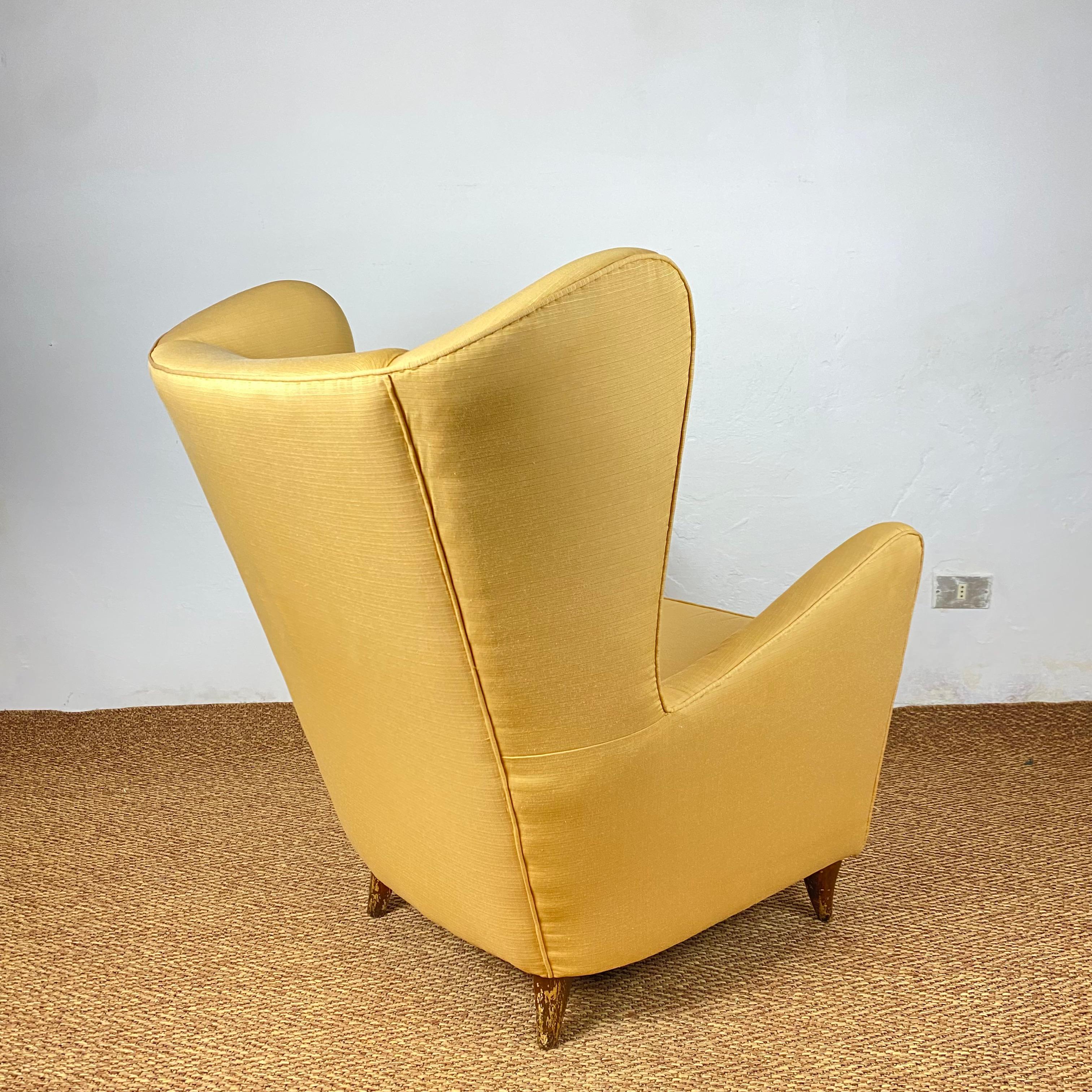 Italian 1960s Pair of Yellow Silk Armchairs in the Style of Gio Ponti  For Sale