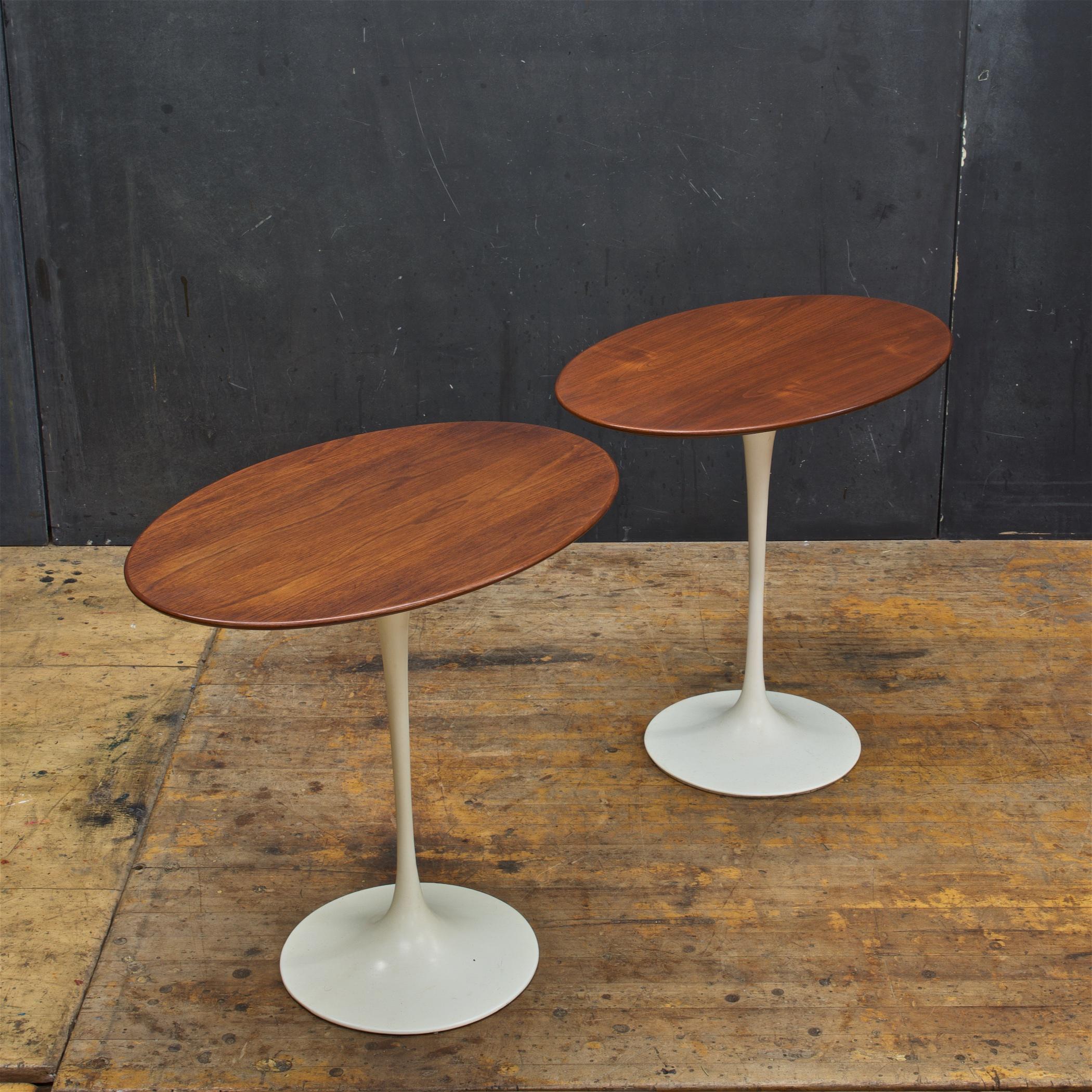 Mid-Century Modern Paire de tables d'appoint tulipe ovales de Eero Saarinen Knoll Mid-Century Cabinmodern en vente