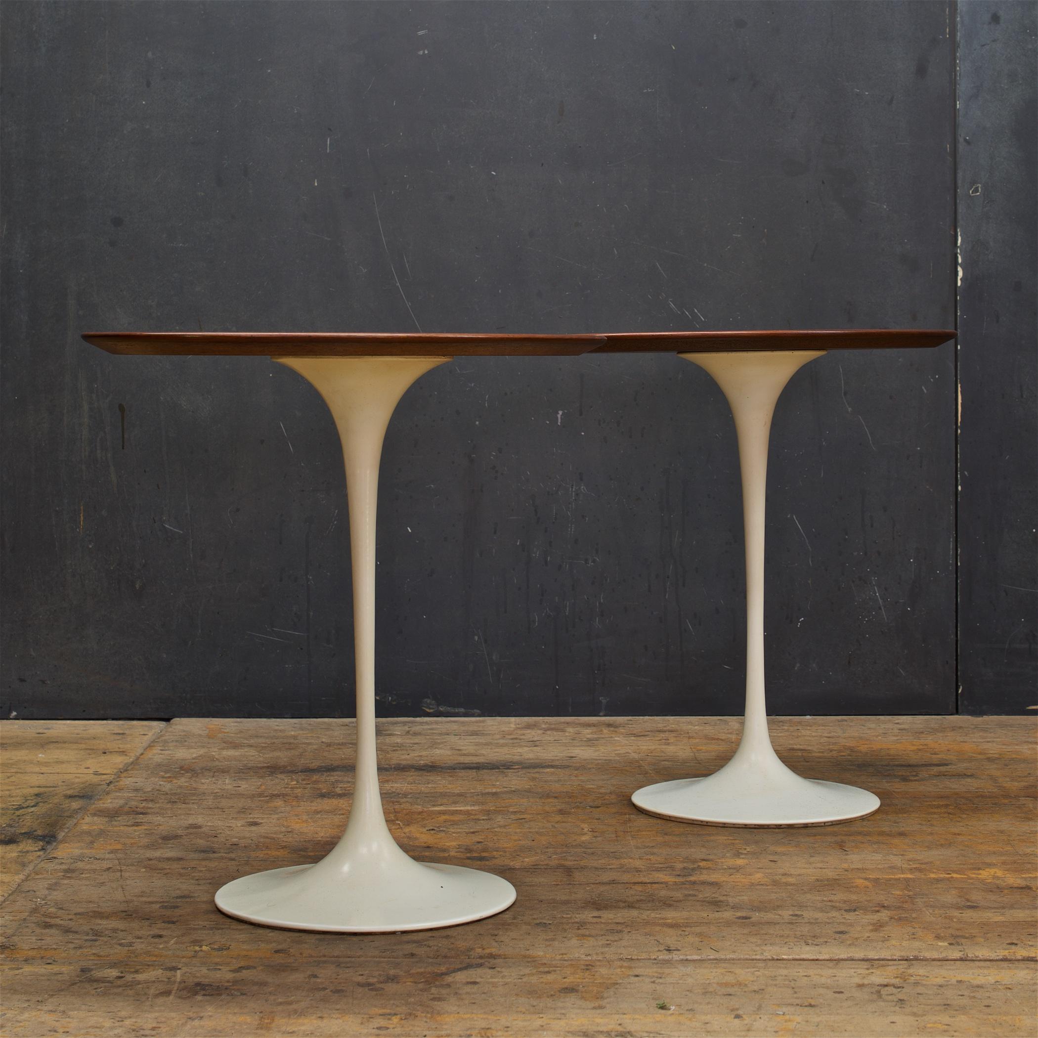 Américain Paire de tables d'appoint tulipe ovales de Eero Saarinen Knoll Mid-Century Cabinmodern en vente