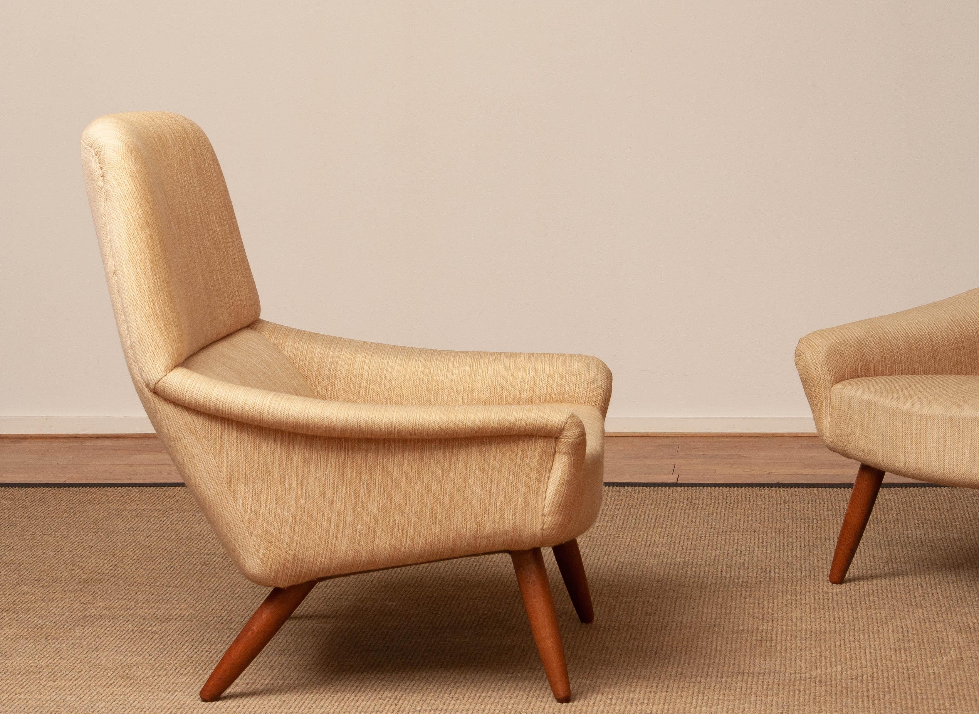 1960s Pair Wool and Oak Lounge Chairs by Leif Hansen for Kronen in Denmark For Sale 5