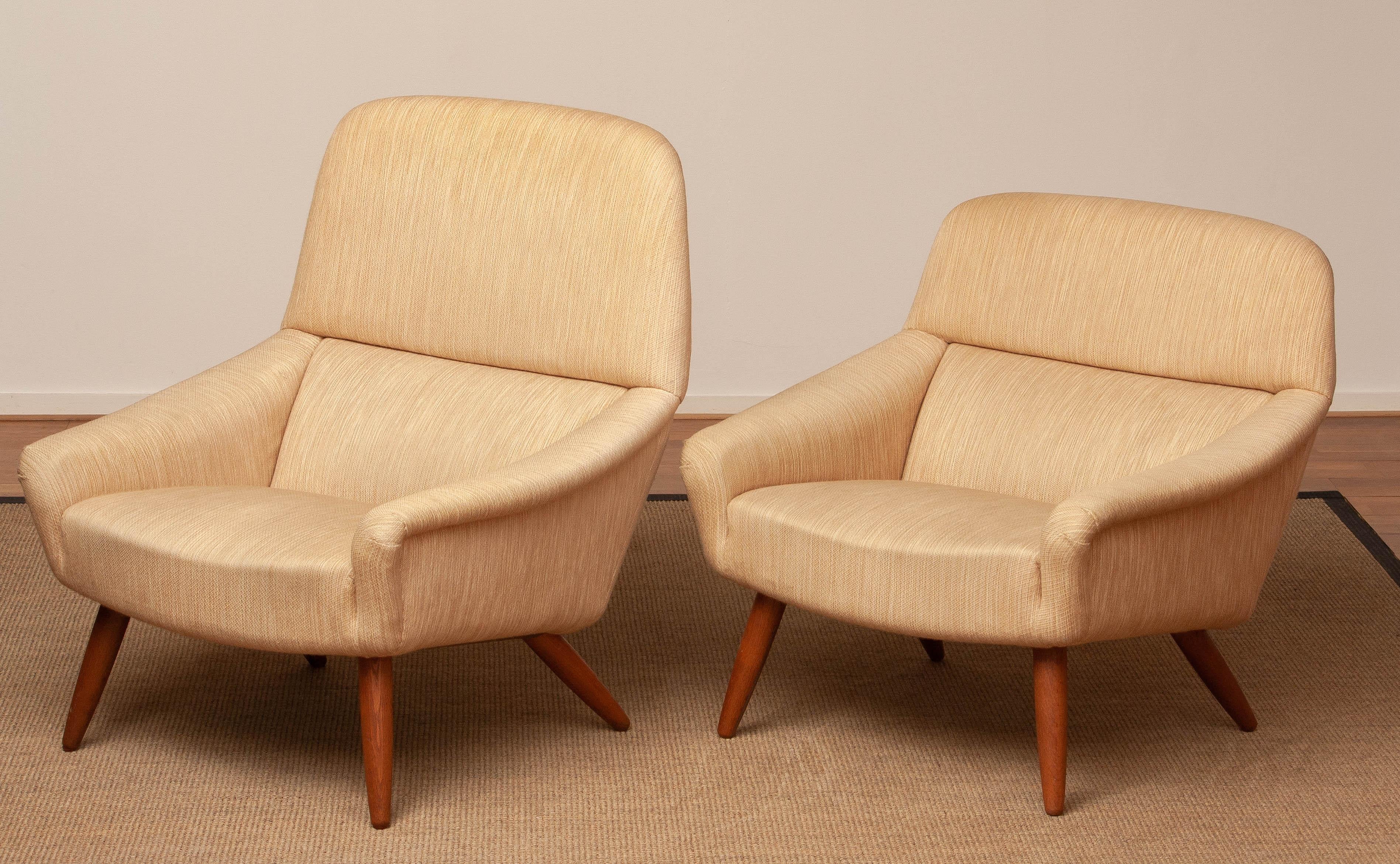 1960s Pair Wool and Oak Lounge Chairs by Leif Hansen for Kronen in Denmark For Sale 8