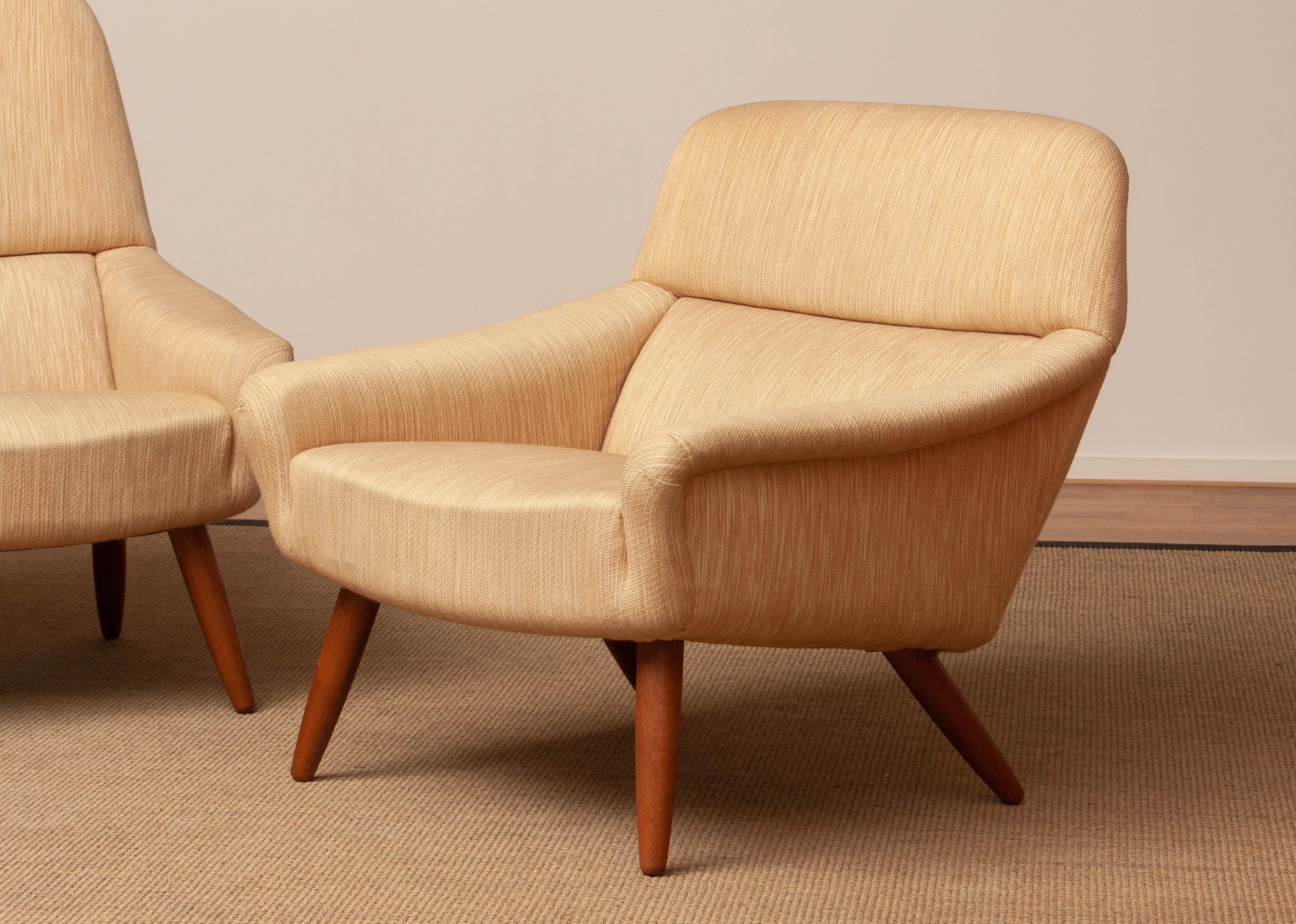 Scandinavian Modern 1960s Pair Wool and Oak Lounge Chairs by Leif Hansen for Kronen in Denmark For Sale