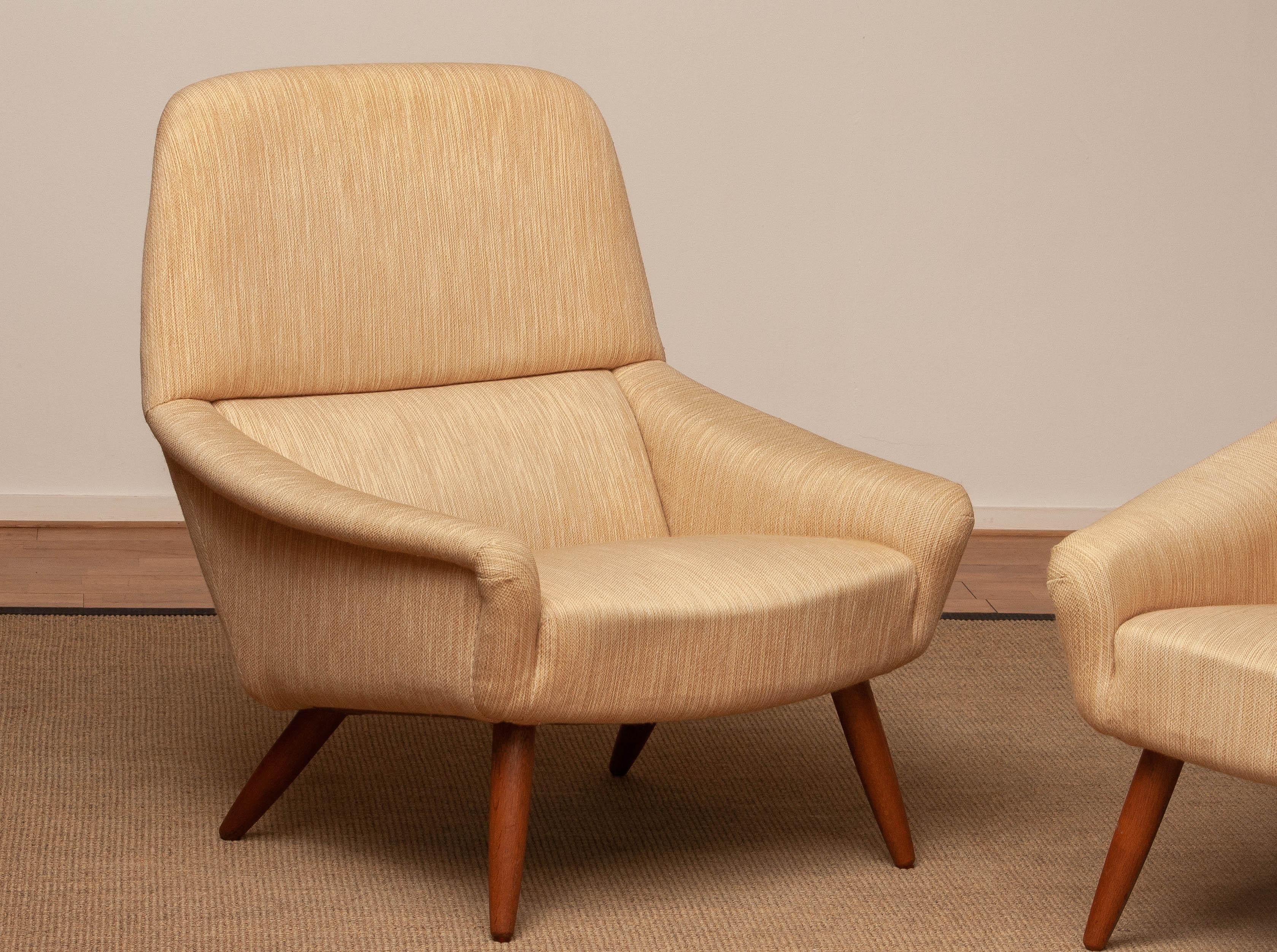 Danish 1960s Pair Wool and Oak Lounge Chairs by Leif Hansen for Kronen in Denmark For Sale
