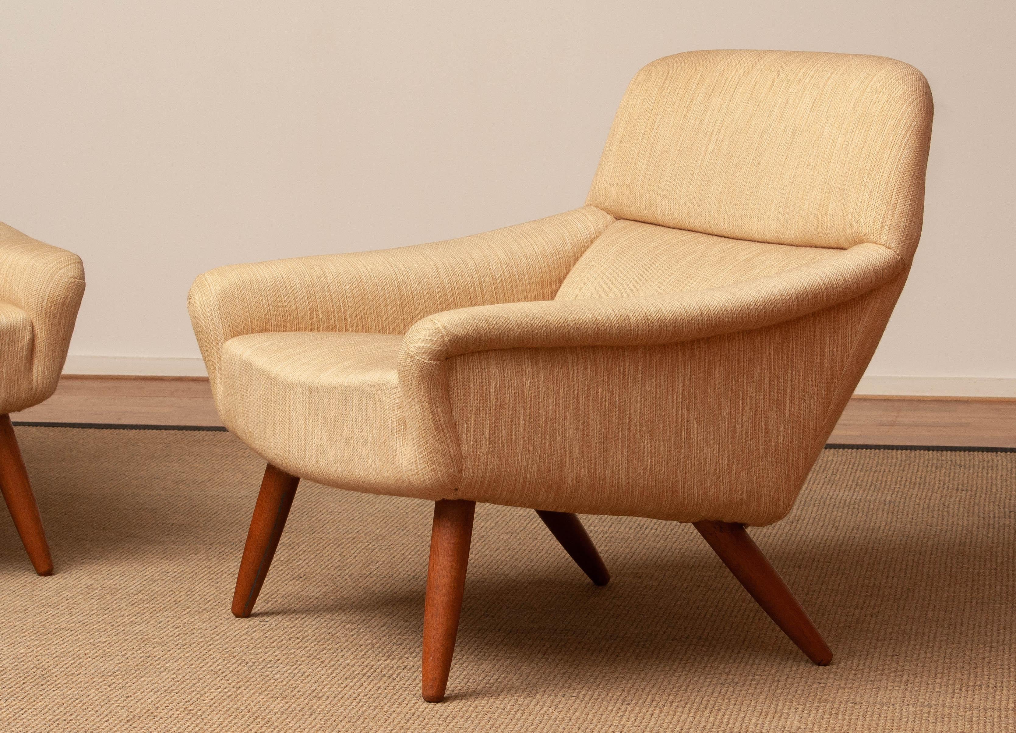Mid-20th Century 1960s Pair Wool and Oak Lounge Chairs by Leif Hansen for Kronen in Denmark For Sale