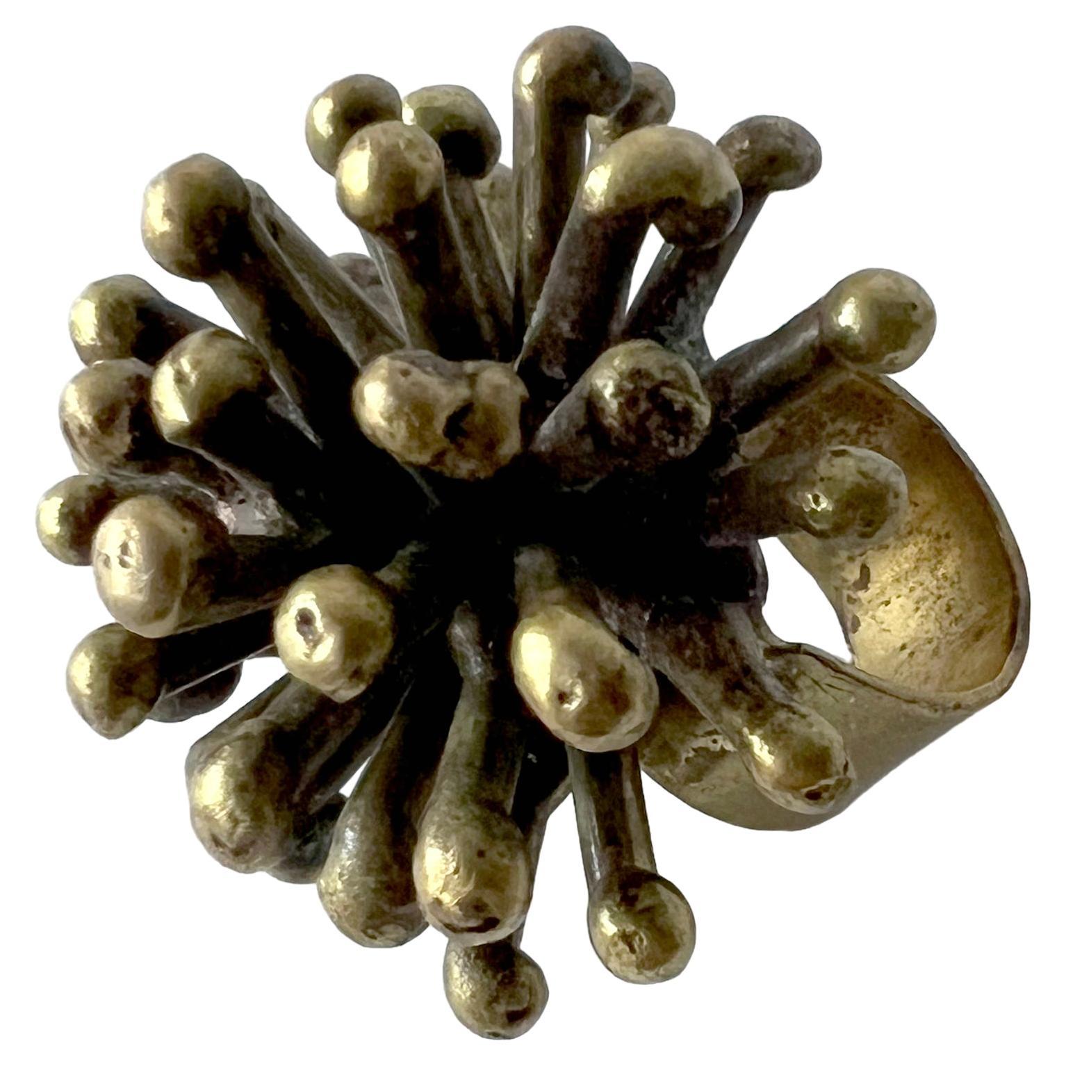 Handgefertigter Bronzering aus den 1960er Jahren von Pal Kepenyes aus Acapulco, Mexiko.  Der Ring hat eine Fingergröße von 5,75 und kann von einem kompetenten Juwelier angepasst werden.  In sehr gutem Zustand aus den 1960er Jahren.  Nicht signiert.  