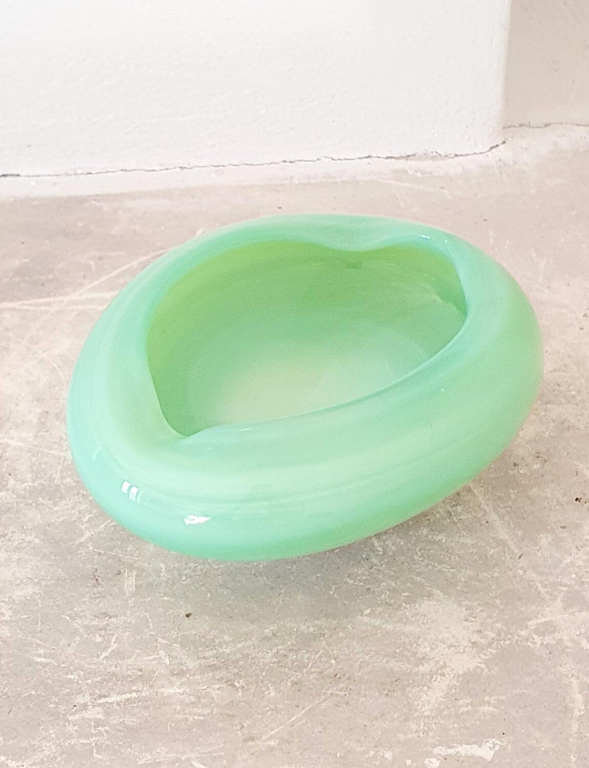 1960s Pale Green Hand-blown Murano Glass Bowl In Excellent Condition In Roma, IT