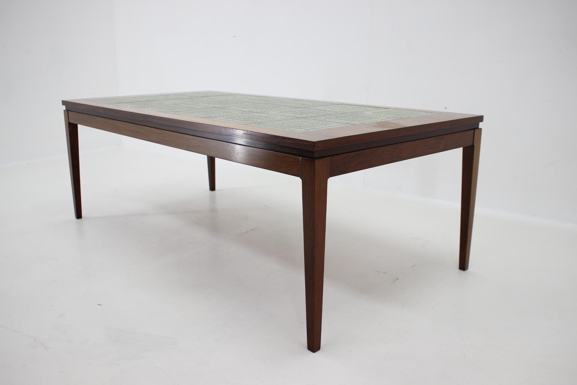 1960s Palisander and Tile Coffee Table, Denmark In Good Condition For Sale In Praha, CZ