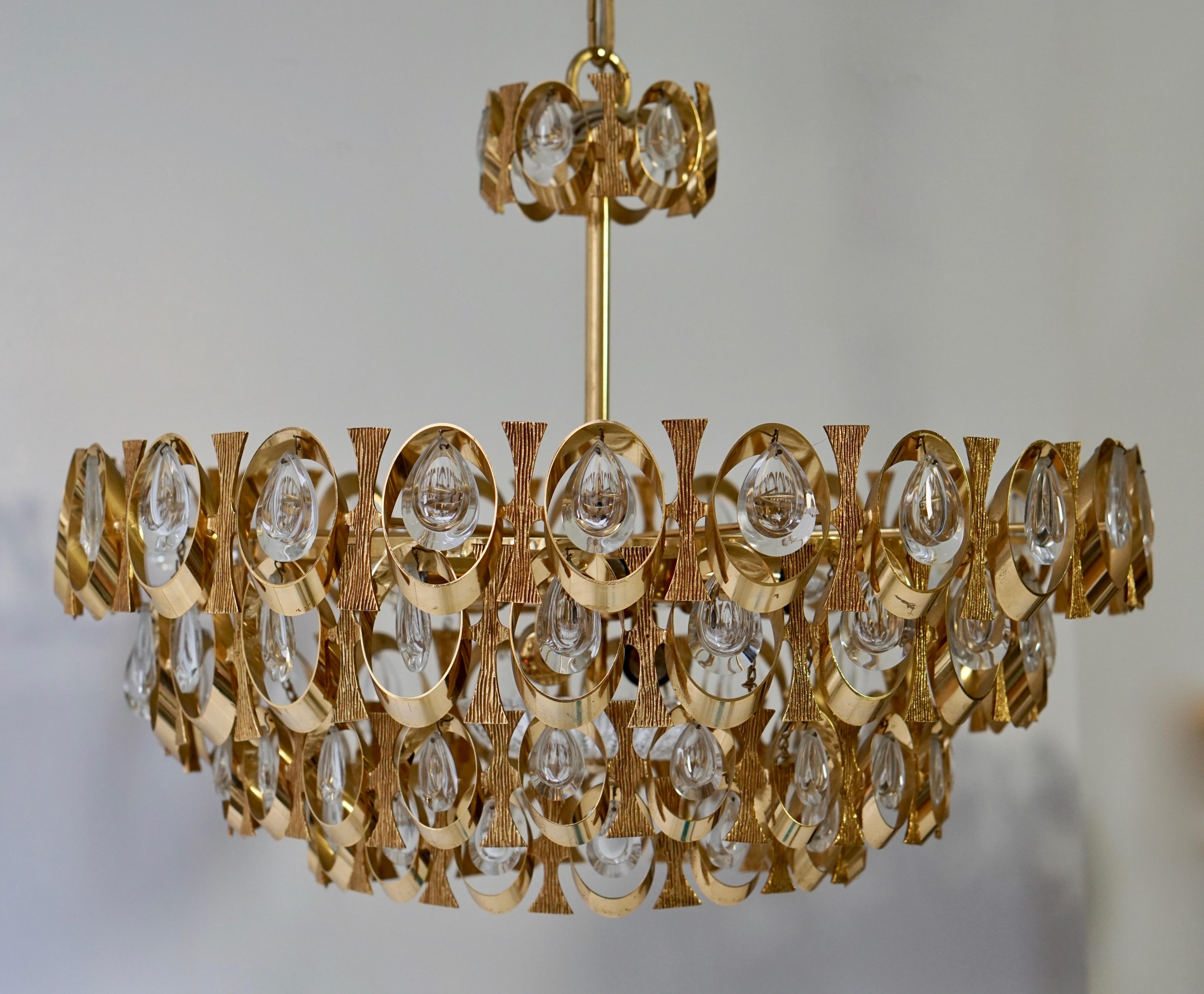 Sechs-Licht-Kronleuchter aus Kristallglas und vergoldetem Messing von Palwa aus den 1960er Jahren von Palwa im Zustand „Gut“ im Angebot in Antwerp, BE