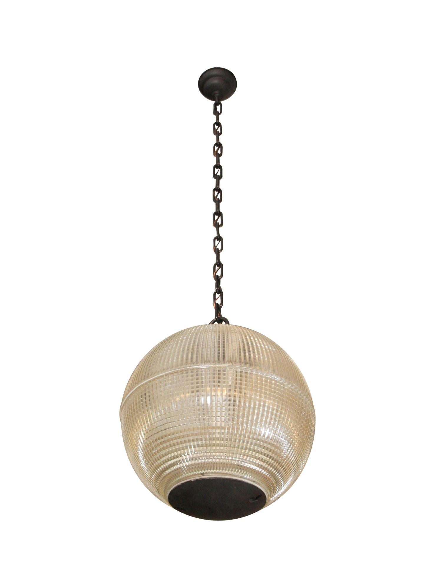 Francese 1960 Paris Holophane Globe Street Pendant Light Qtà disponibile in vendita