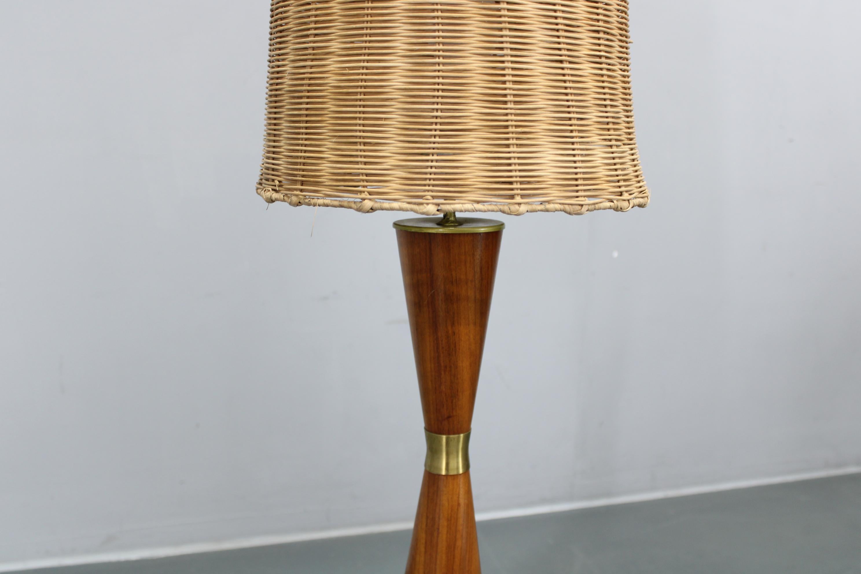 Mid-Century Modern 1960s Parker Knoll Wooden Table Lamp with wicker shade, Britain For Sale