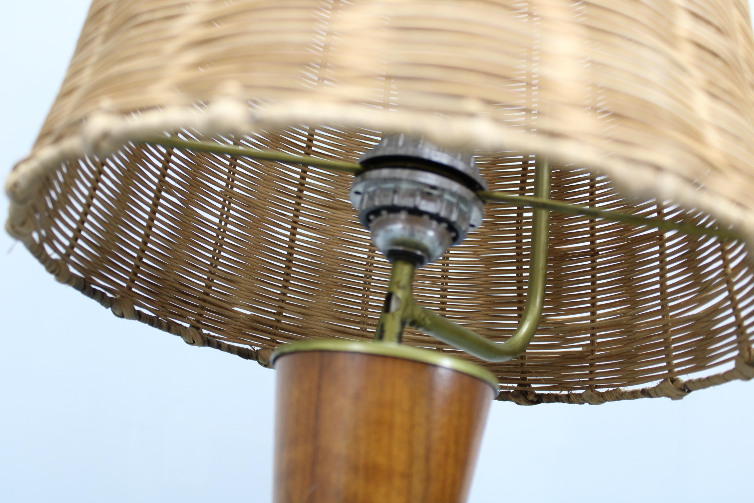 Mid-20th Century 1960s Parker Knoll Wooden Table Lamp with wicker shade, Britain For Sale