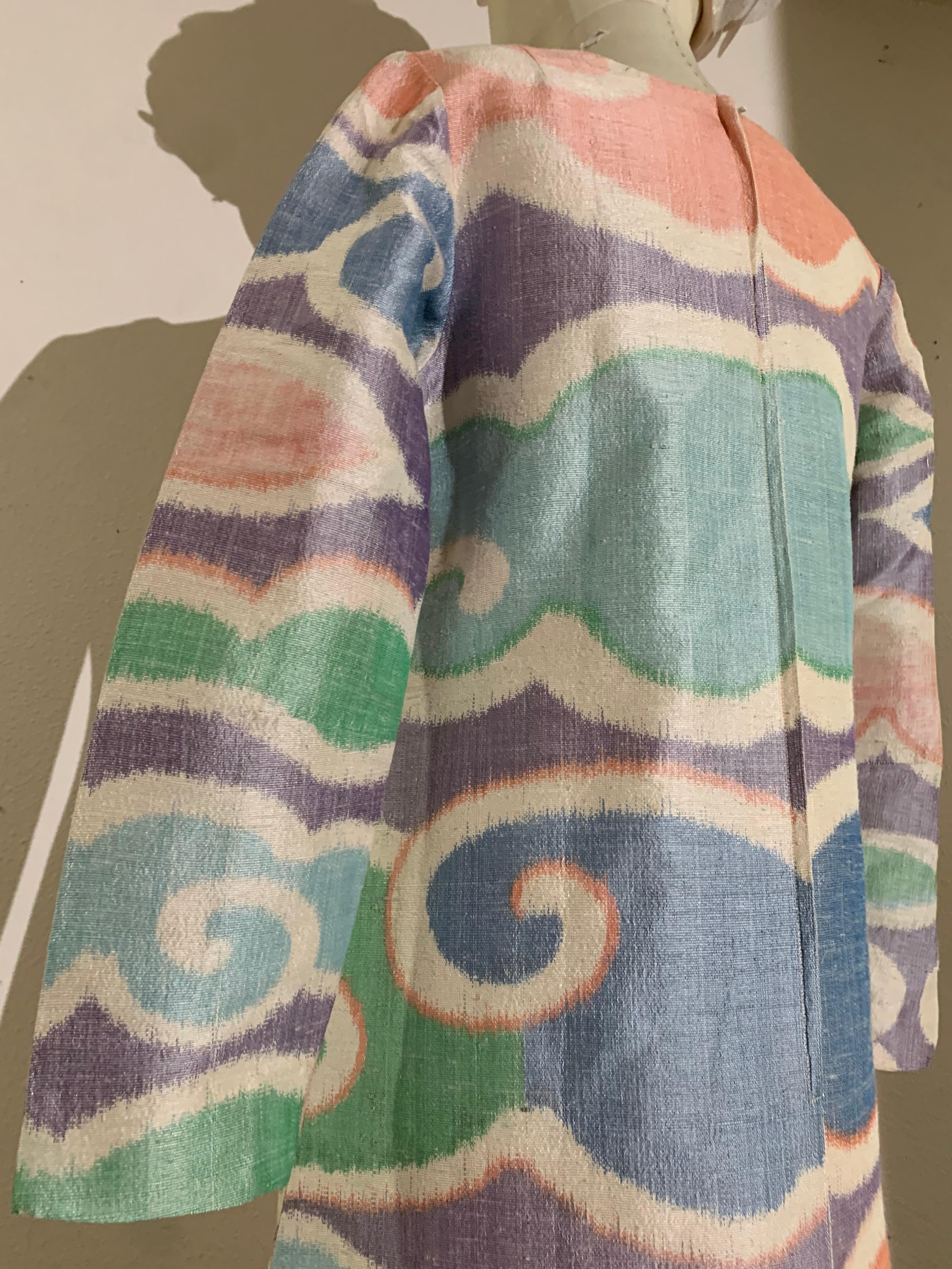 Abito da hostess o caftano Ikat pastello anni '60 con linea ad A e motivo a nuvola stilizzato in vendita 1