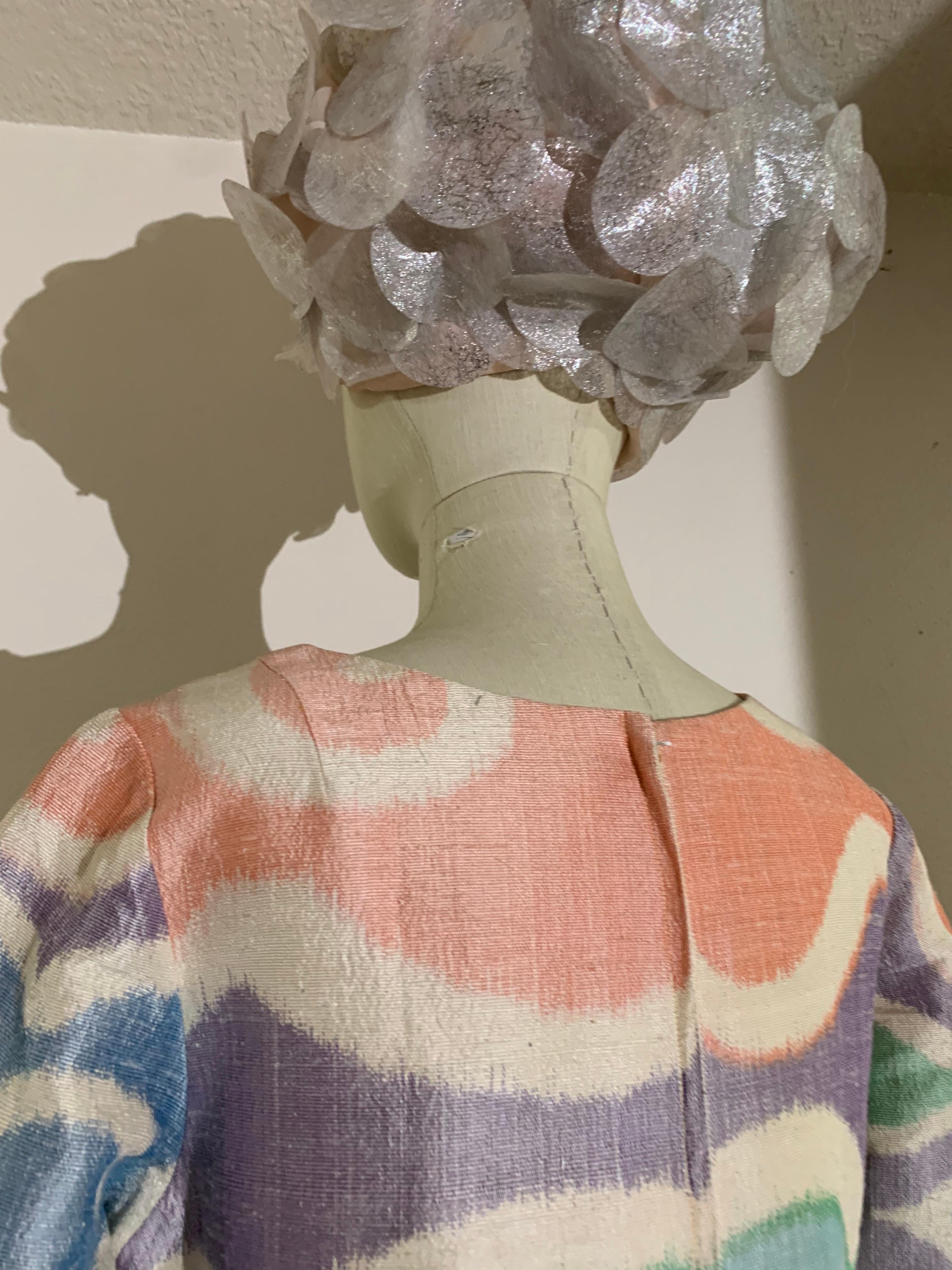Abito da hostess o caftano Ikat pastello anni '60 con linea ad A e motivo a nuvola stilizzato in vendita 3
