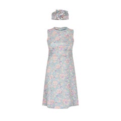 Robe trapèze lamée à fleurs pastel des années 1960 avec bandeau assorti
