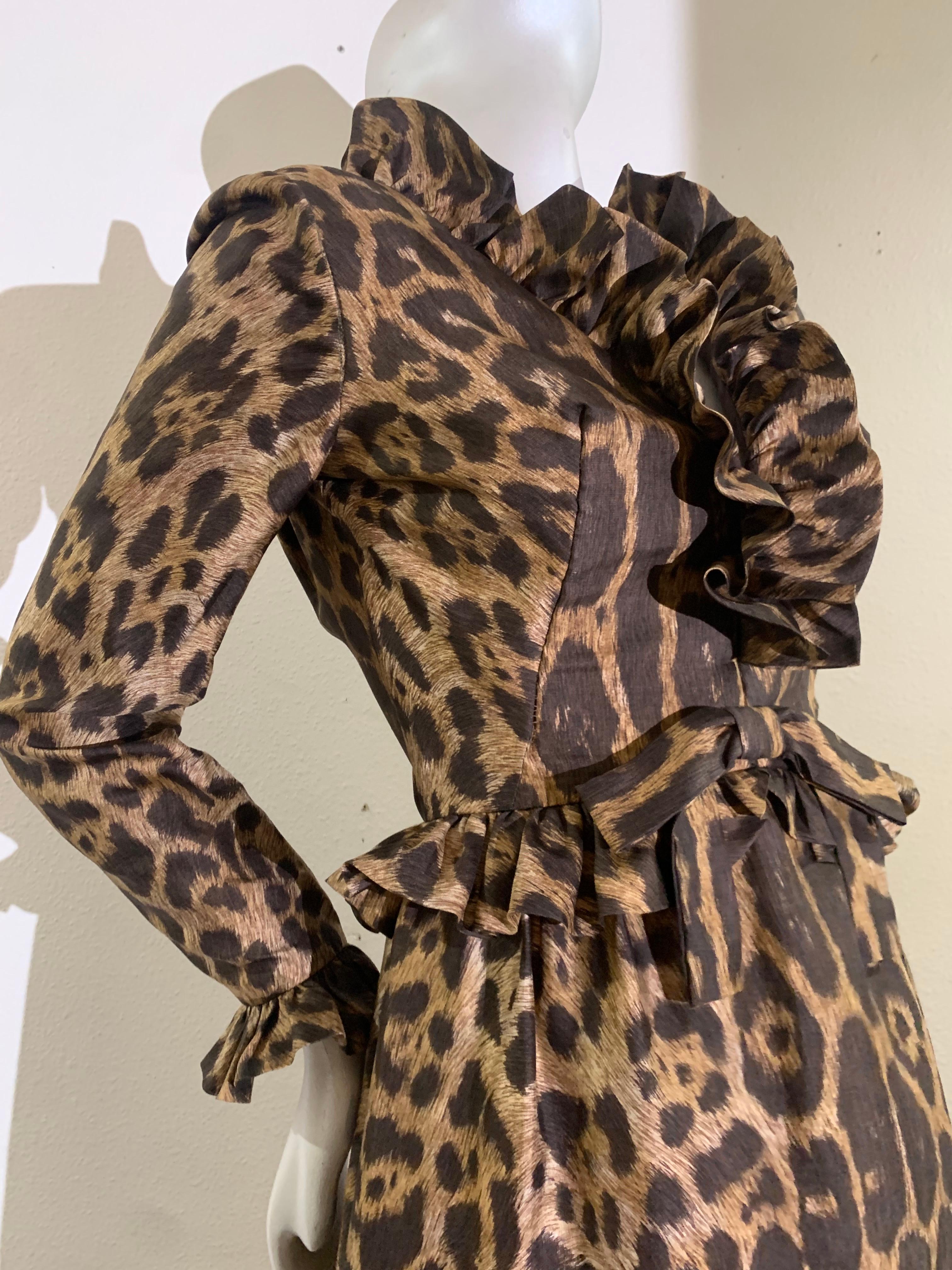Pat Sandler Cocktailkleid aus Seide mit Leopardenmuster und Rüschendetails, 1960er Jahre (Braun) im Angebot