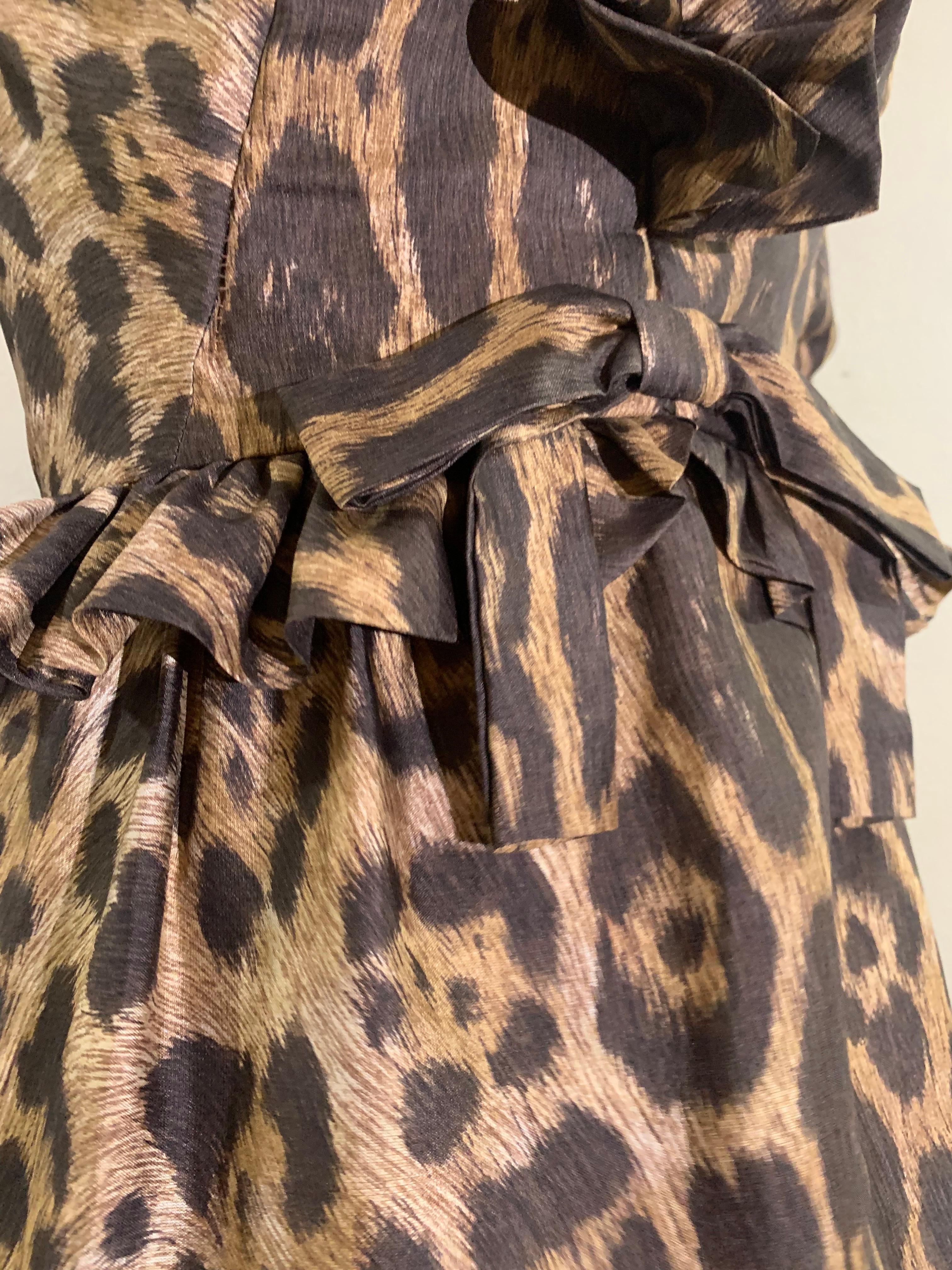 Pat Sandler Cocktailkleid aus Seide mit Leopardenmuster und Rüschendetails, 1960er Jahre im Zustand „Hervorragend“ im Angebot in Gresham, OR
