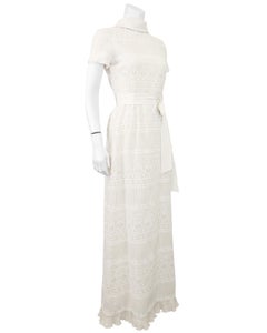 Robe longue Pat Sandler des années 1960, de couleur blanc cassé, avec broderie au point de croix