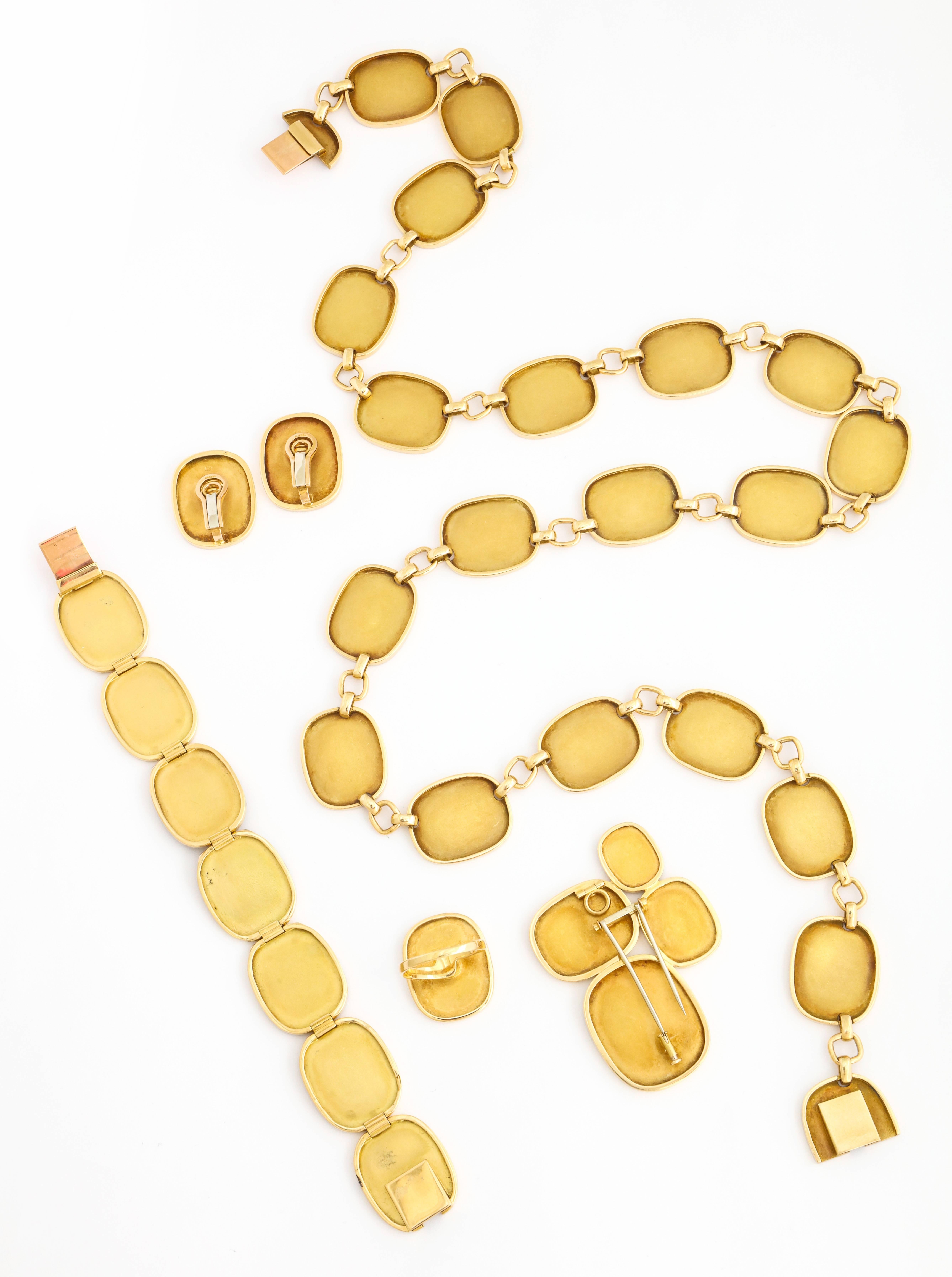 1970s Patek Phillipe Five Piece Modernist Gold Enamel Jewelry Suite For Sale 4