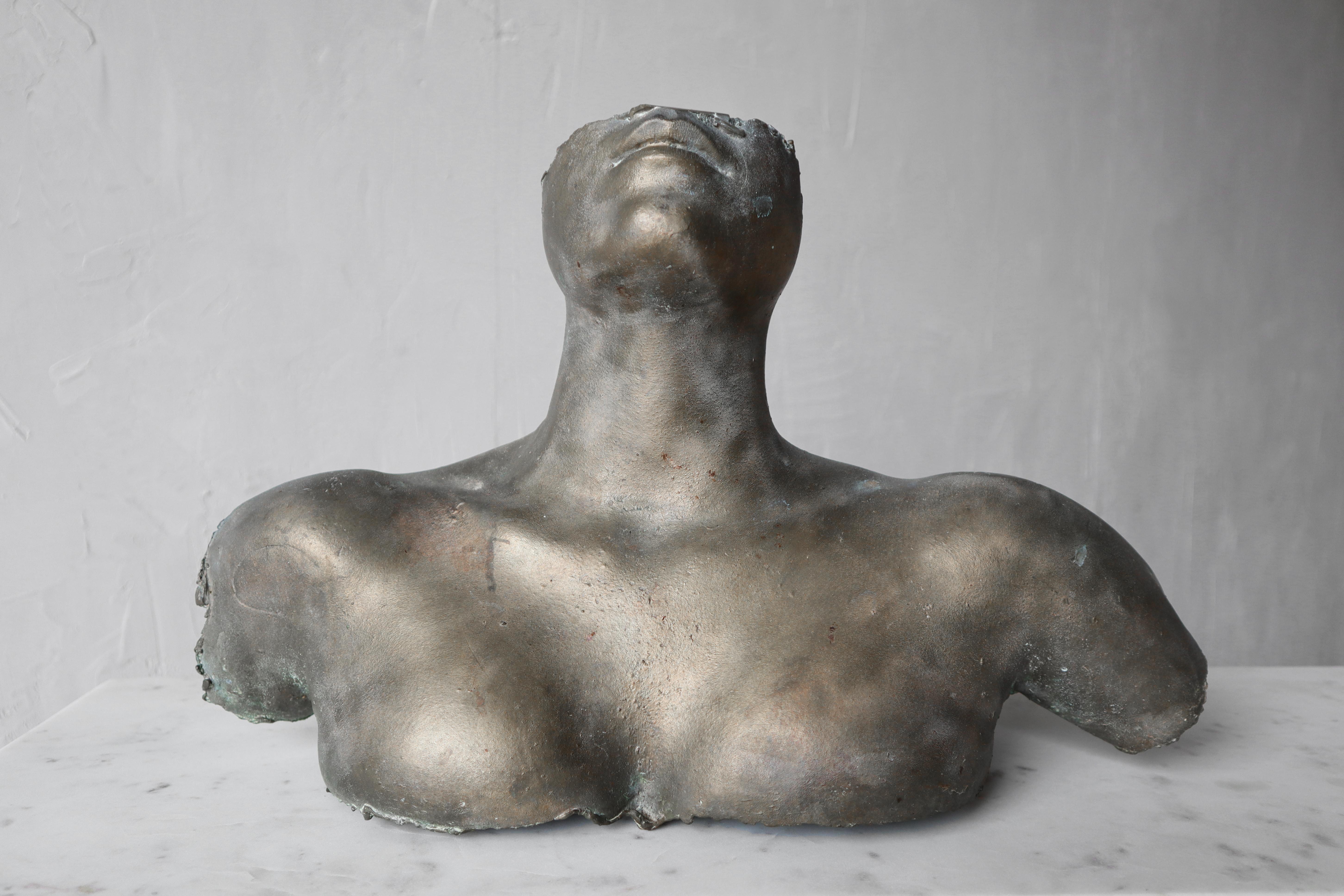 Escultura de busto femenino desnudo de bronce patinado de los años 60 siglo XX en venta