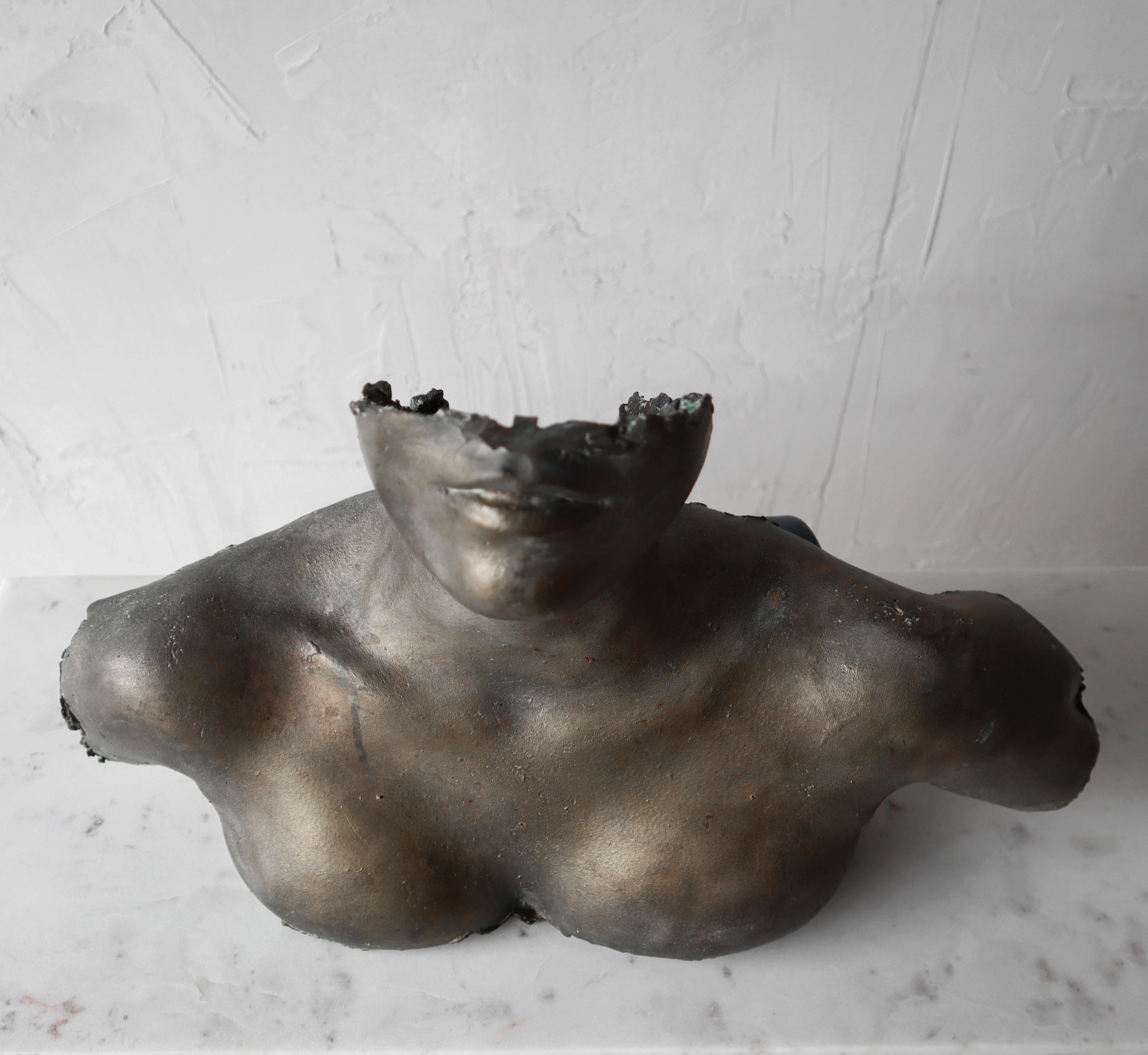 Escultura de busto femenino desnudo de bronce patinado de los años 60 Bronce en venta