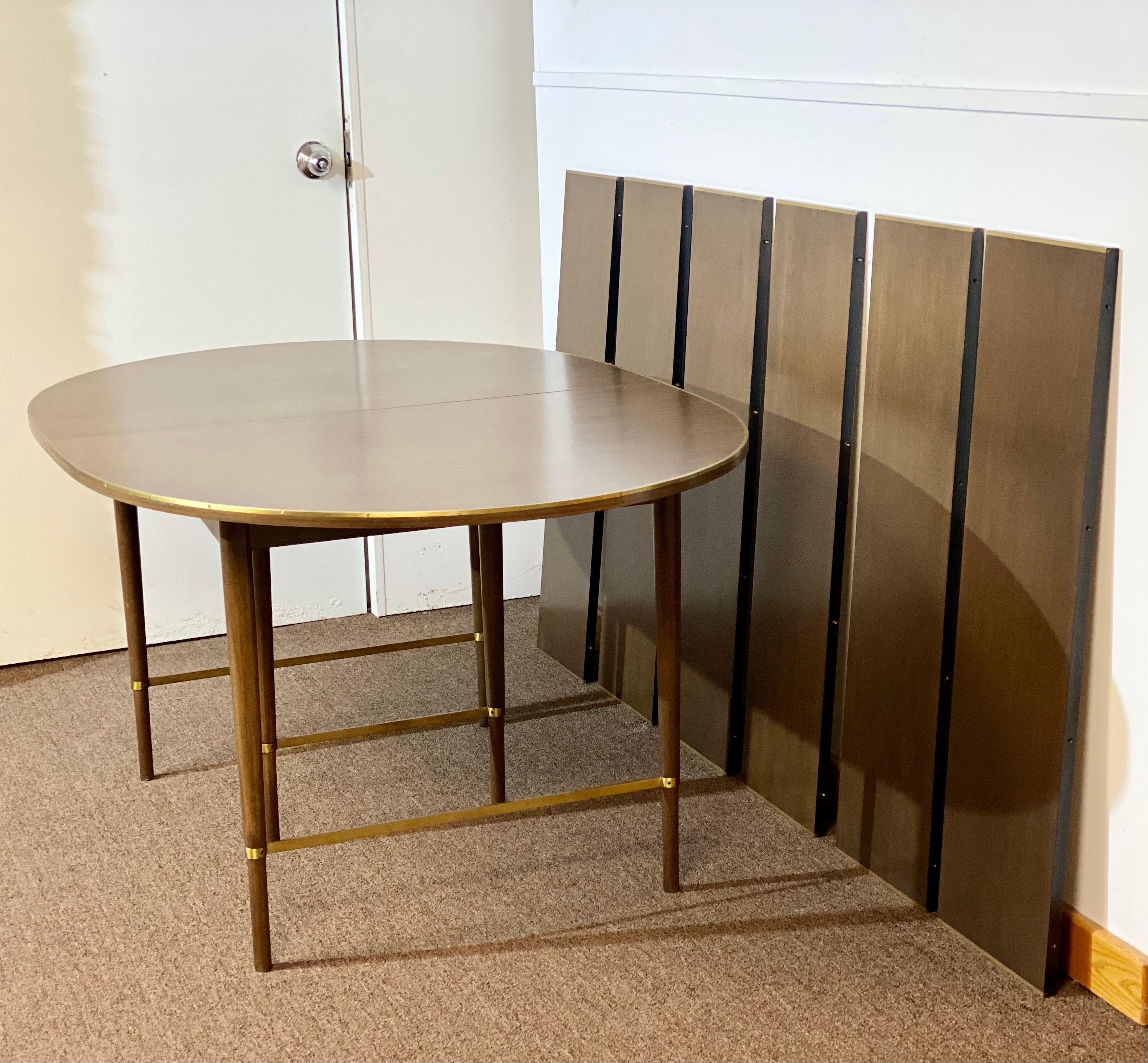 1960s Paul McCobb Connoisseur Walnut and Brass Extendable Dining Table In Excellent Condition In Farmington Hills, MI