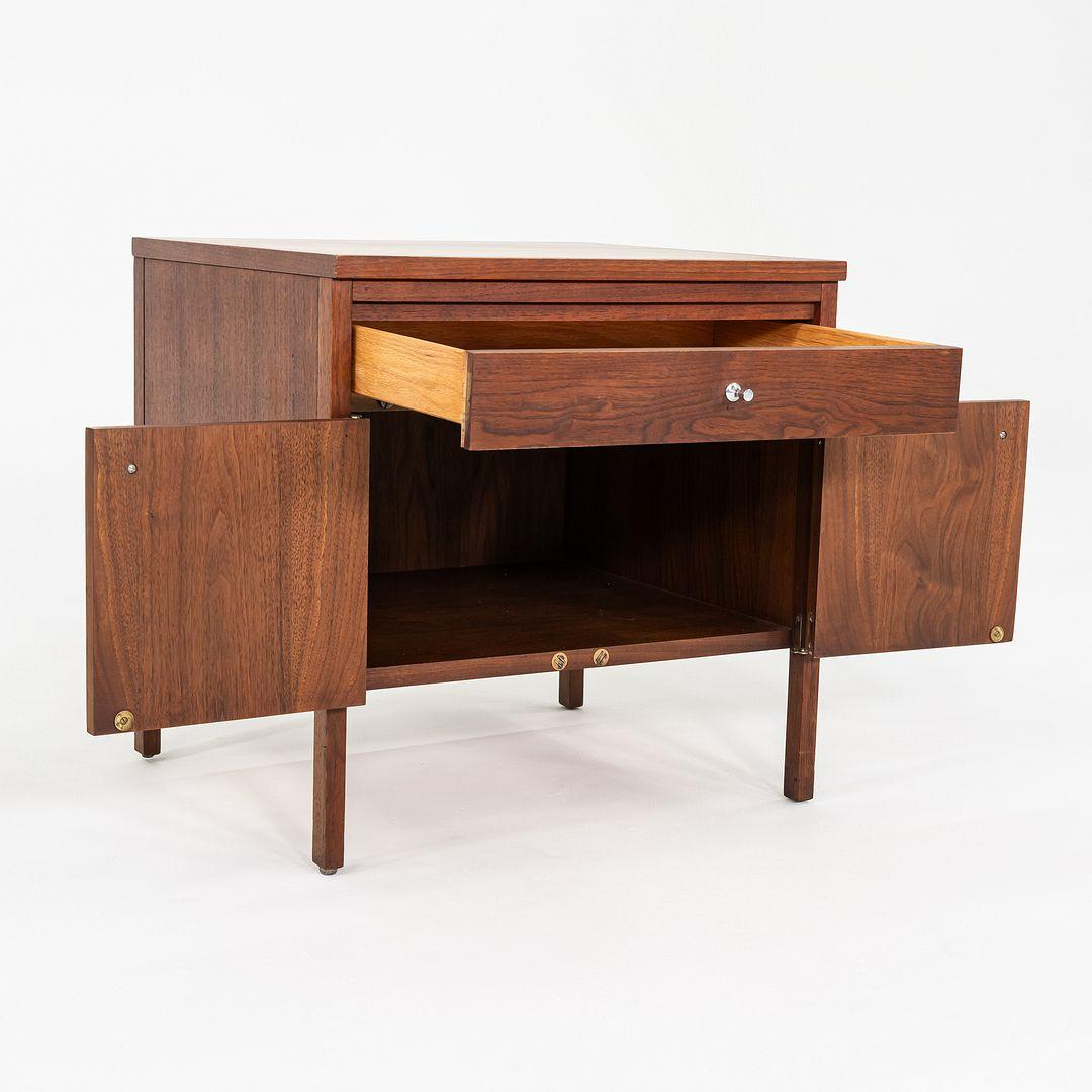 1960 Paul McCobb Delin Cabinet en noyer Table de nuit pour Lane Altavista en vente 3