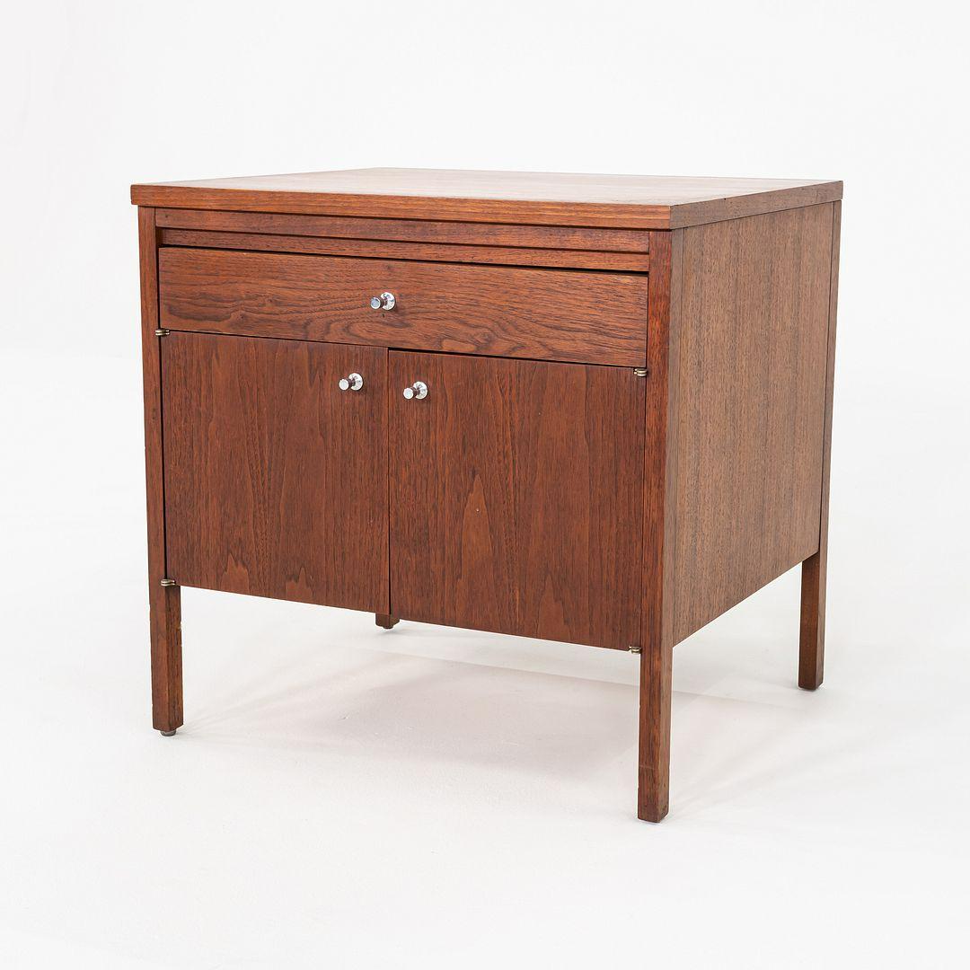 Américain 1960 Paul McCobb Delin Cabinet en noyer Table de nuit pour Lane Altavista en vente