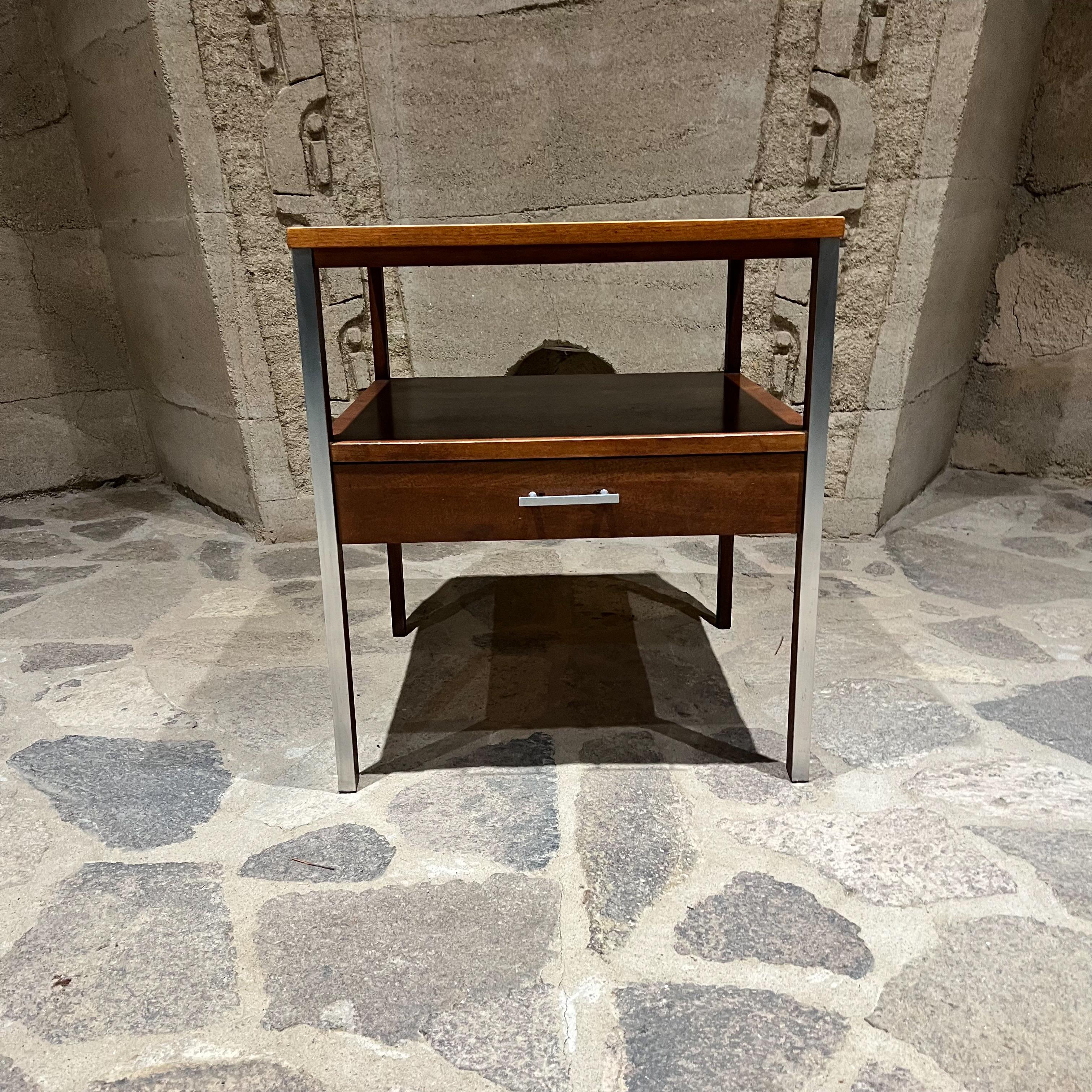 Mid-Century Modern 1960 Paul McCobb Linear Side Table for Calvin Noyer et aluminium en vente
