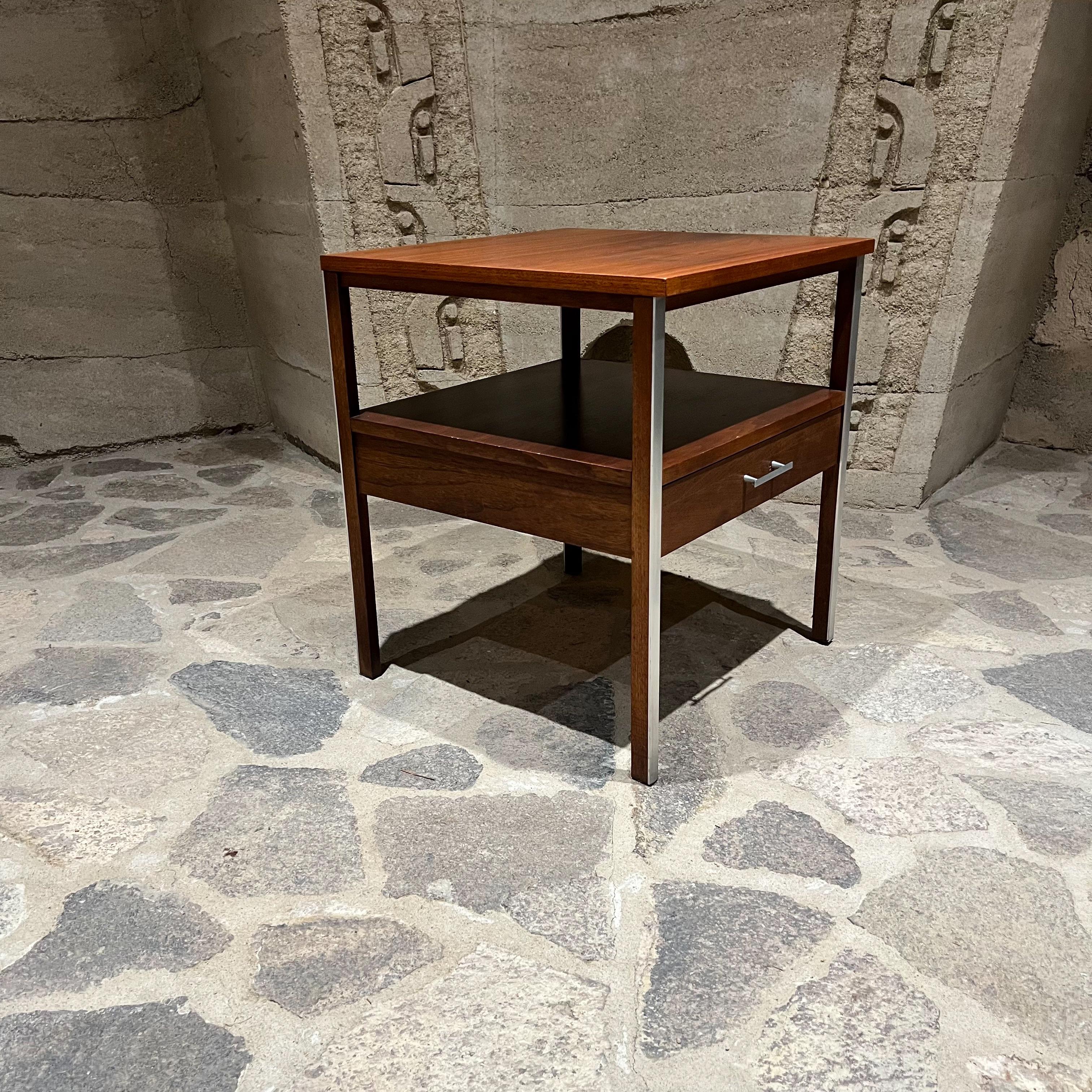 1960 Paul McCobb Linear Side Table for Calvin Noyer et aluminium Bon état - En vente à Chula Vista, CA