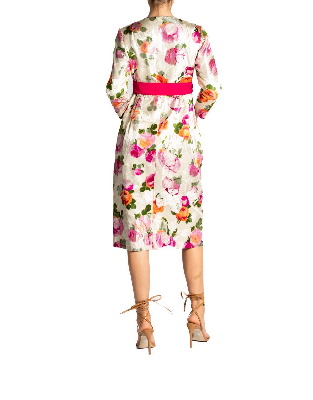 1960S PAUL WHITNEY Floral Print Metallic Silk Blend Brocade Coat Dress With Cry en venta 2