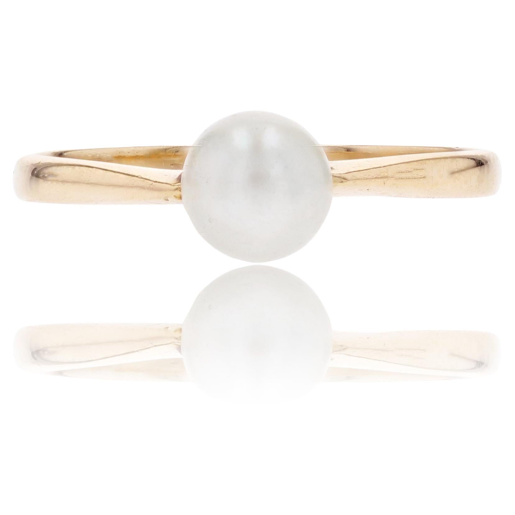 1960s Pearl 18 Karat Yellow Gold Solitaire Ring