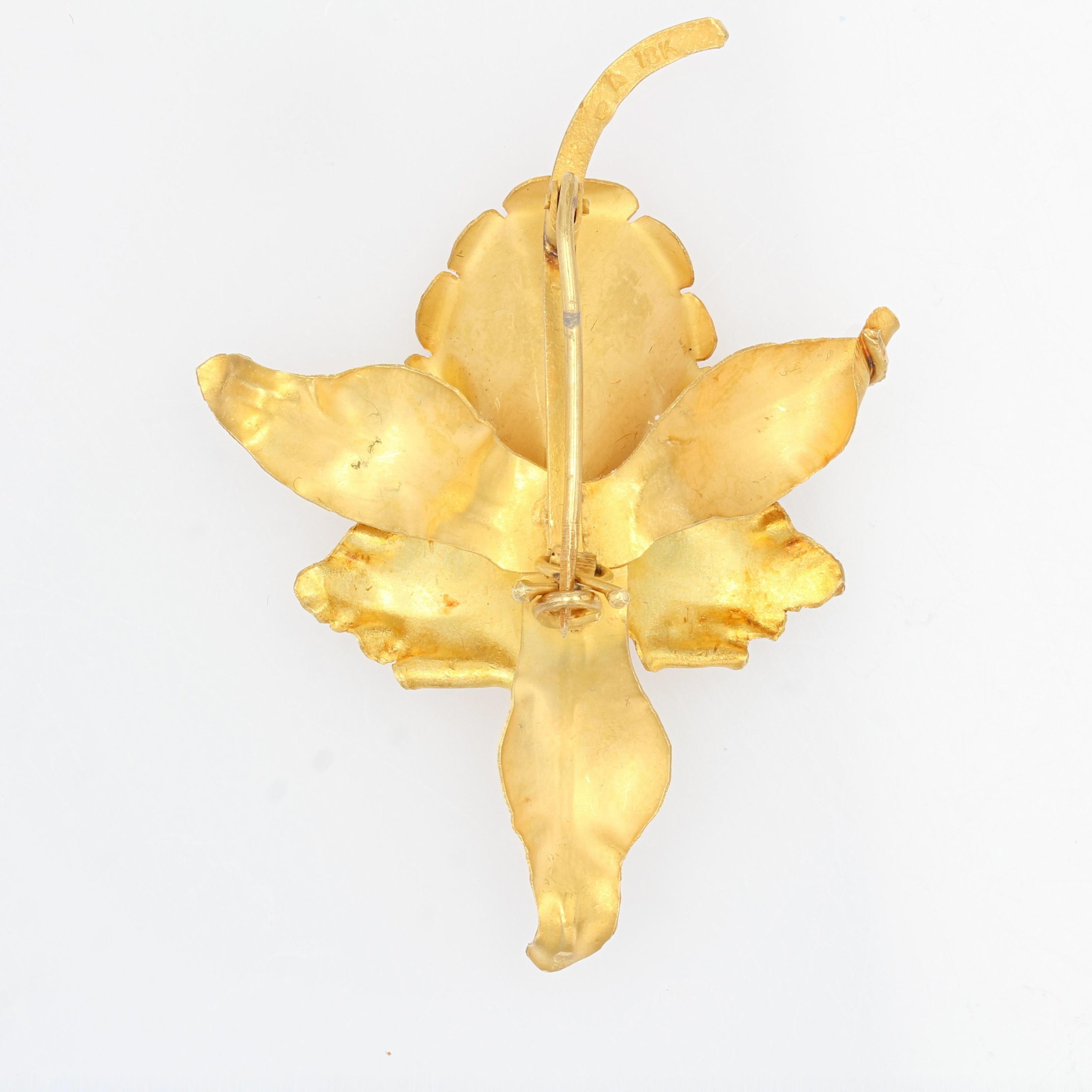 Rétro 1960, Broche Lys en or jaune mat 18 carats, perle en vente