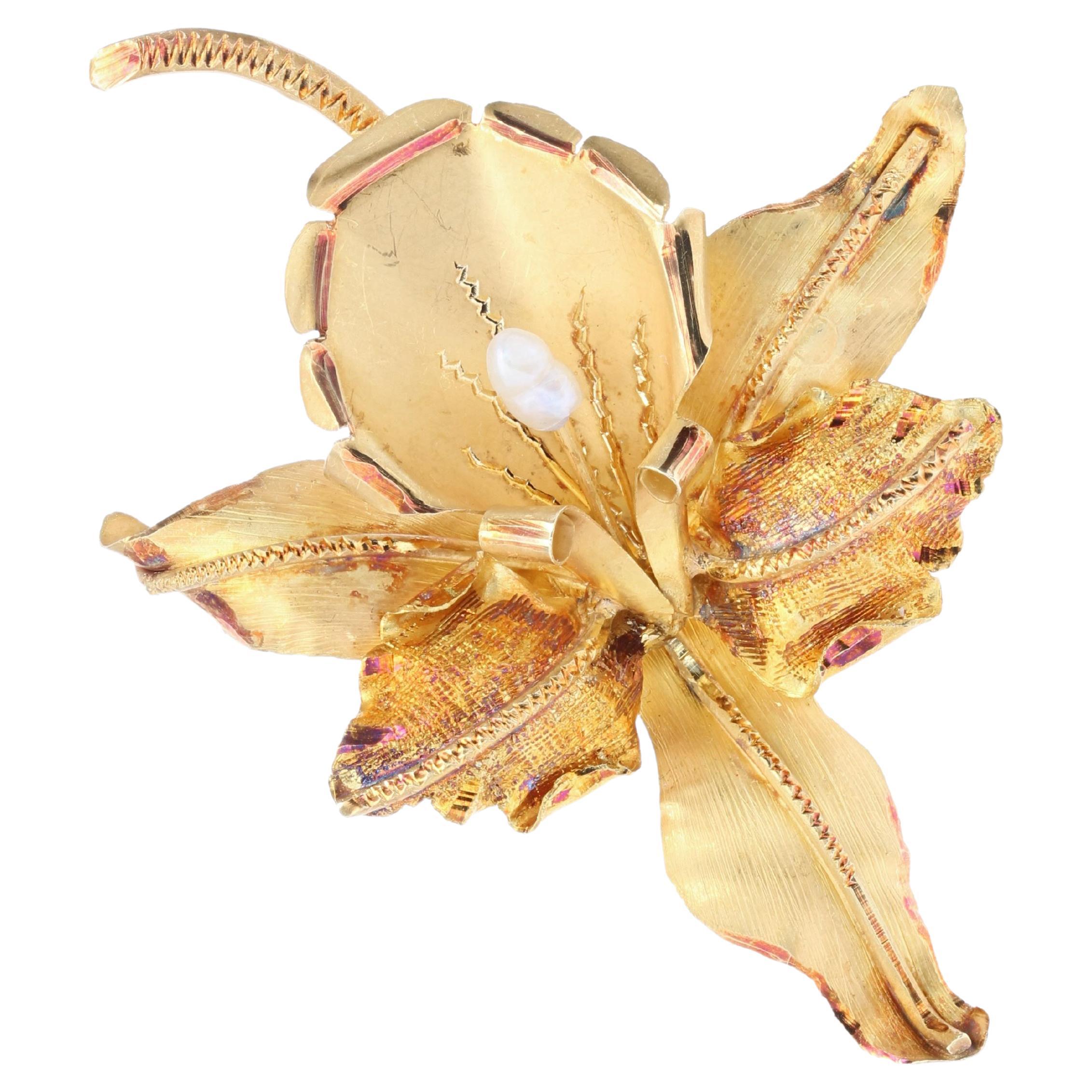 Años 60, Broche de lirio de oro amarillo mate de 18 quilates con perlas