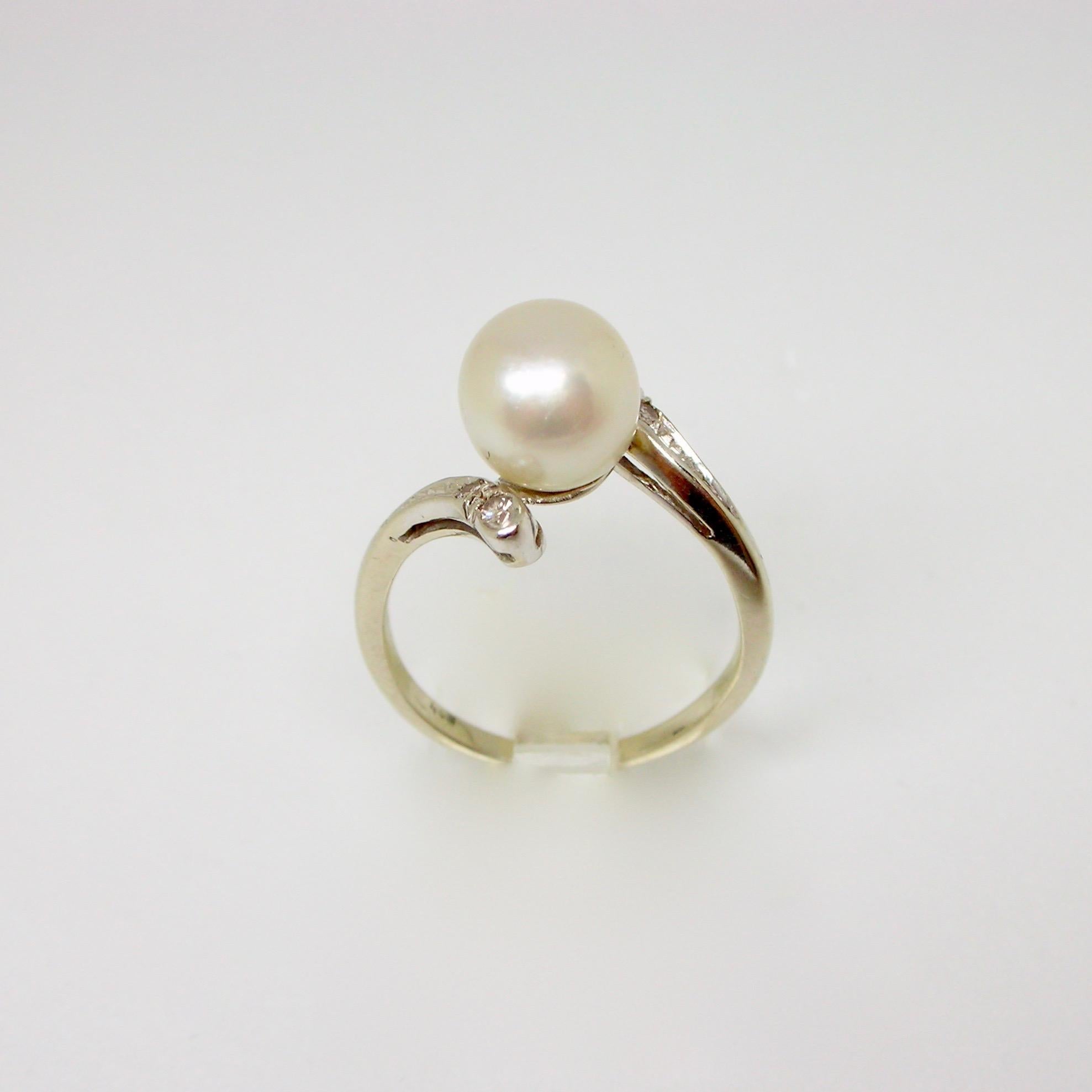 Ring mit Perlen und Diamanten aus den 1960er Jahren  (Rundschliff) im Angebot