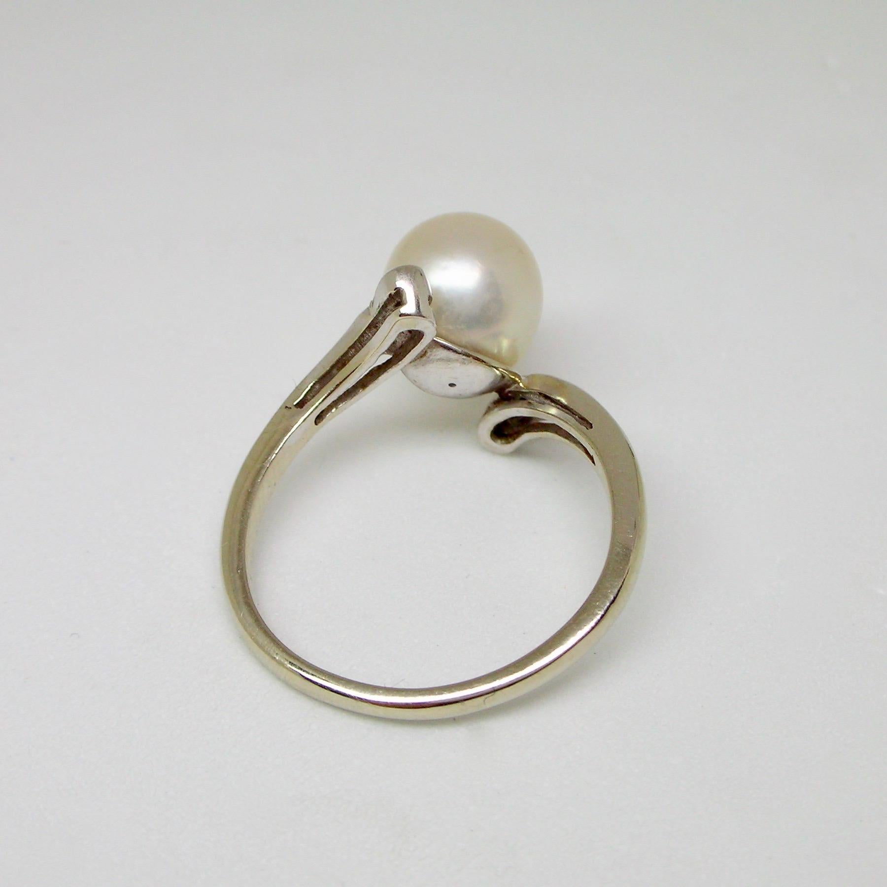 1960s Pearl and Diamonds Ring In Good Condition For Sale In Milano, MI