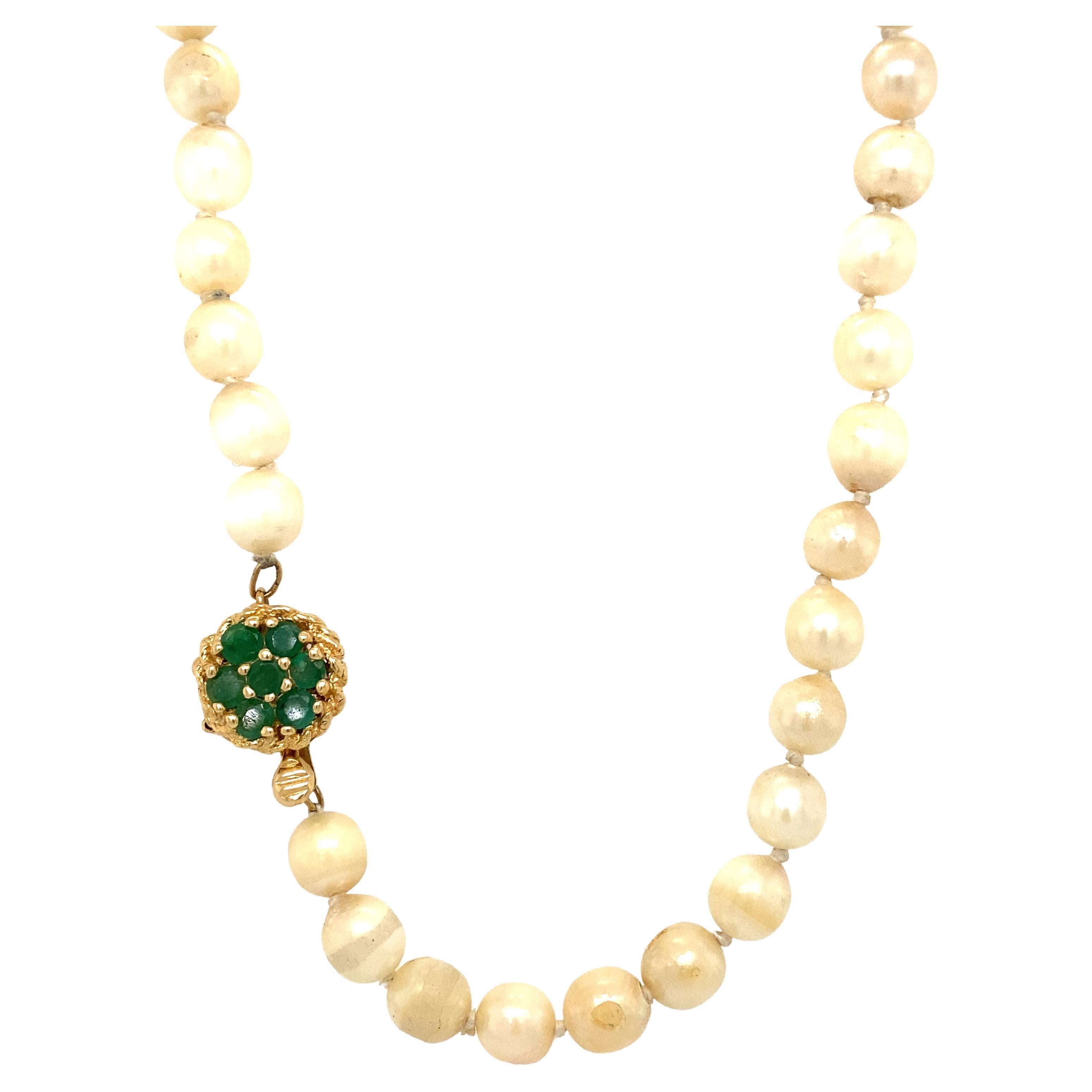 1960s Pearl Choker Strand with Emerald Clasp in 14 Karat Gold For Sale